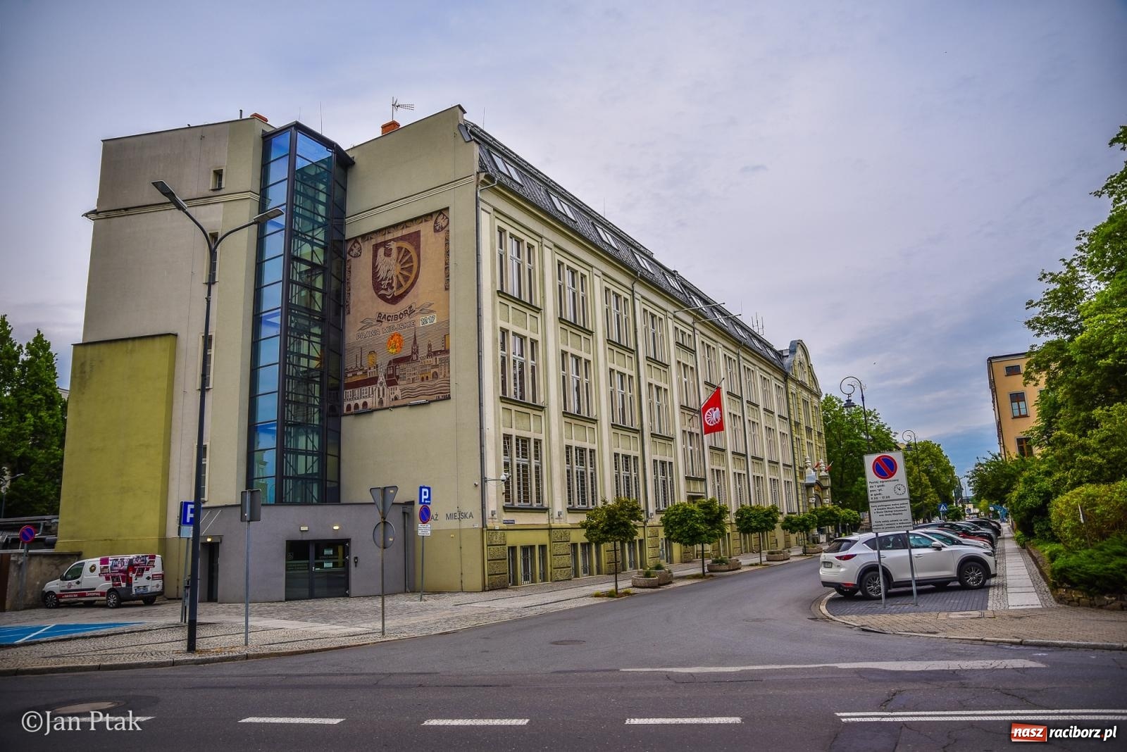 Zdjęcie w galerii na portalu naszraciborz.pl: Za nami Noc Muzeów w Urzędzie Miasta Racibórz – salwa, edukacja, historia i atrakcje dla mieszkańców wiadomości z regionu