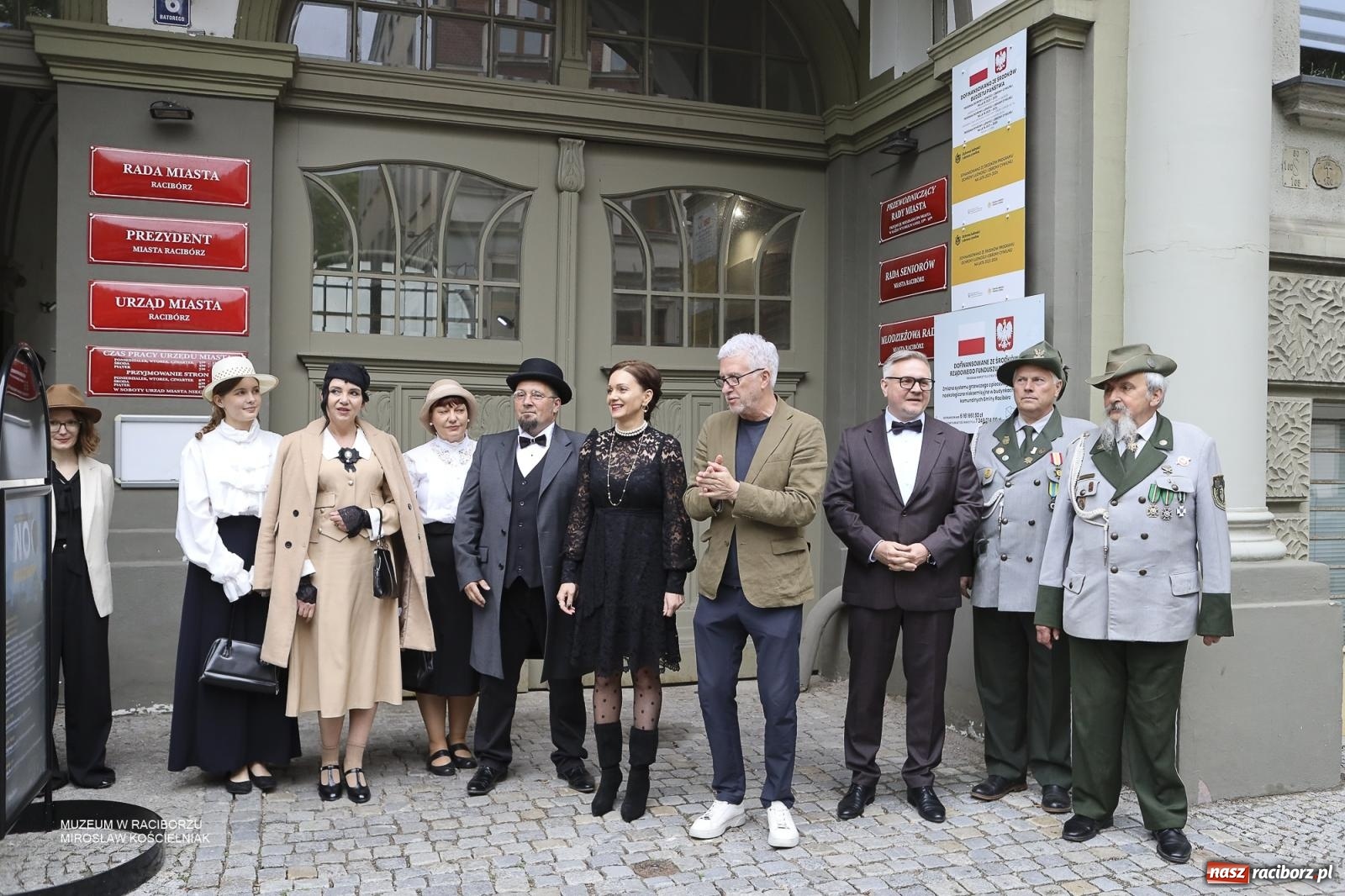 Zdjęcie w galerii na portalu naszraciborz.pl: Za nami Noc Muzeów w Urzędzie Miasta Racibórz – salwa, edukacja, historia i atrakcje dla mieszkańców wiadomości z regionu