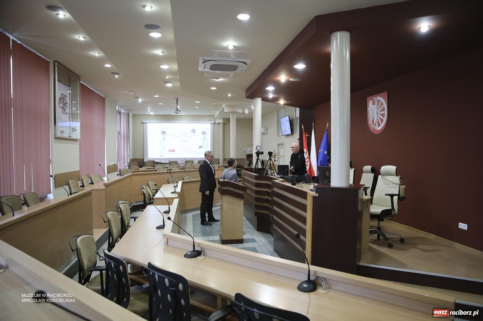 Zdjęcie w galerii na portalu naszraciborz.pl: Za nami Noc Muzeów w Urzędzie Miasta Racibórz – salwa, edukacja, historia i atrakcje dla mieszkańców wiadomości z regionu
