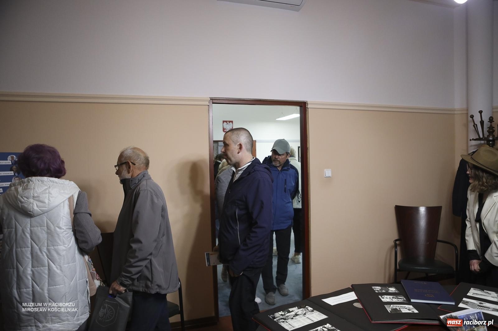 Zdjęcie w galerii na portalu naszraciborz.pl: Za nami Noc Muzeów w Urzędzie Miasta Racibórz – salwa, edukacja, historia i atrakcje dla mieszkańców wiadomości z regionu