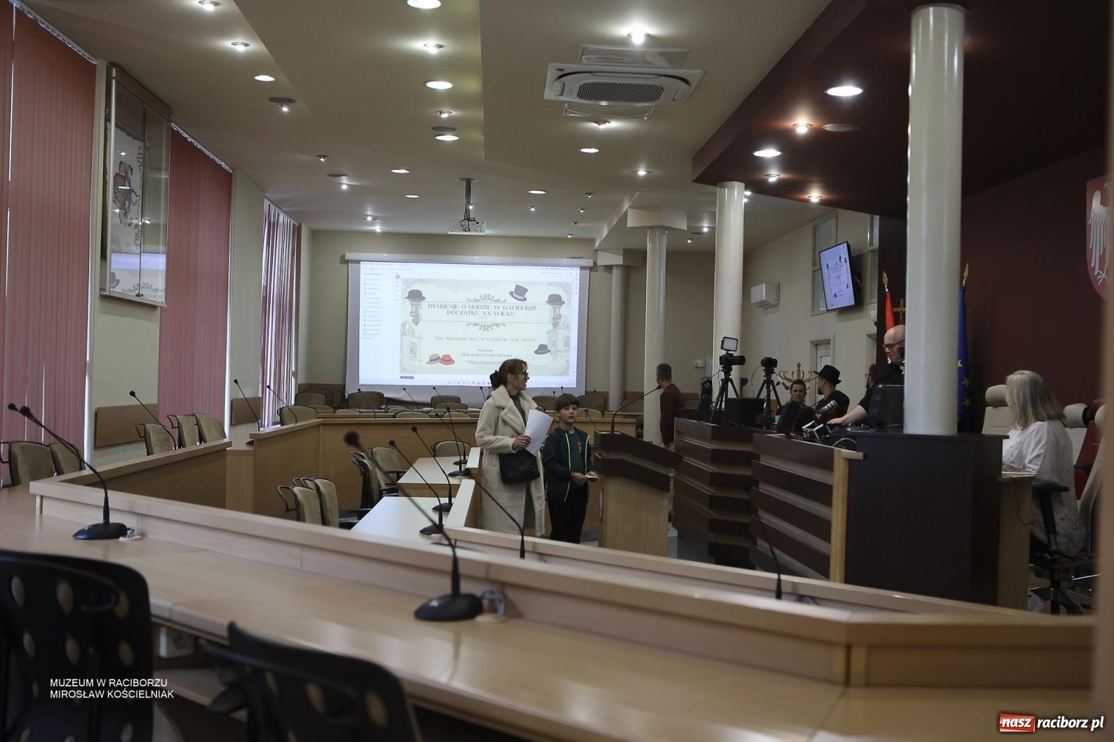 Zdjęcie w galerii na portalu naszraciborz.pl: Za nami Noc Muzeów w Urzędzie Miasta Racibórz – salwa, edukacja, historia i atrakcje dla mieszkańców wiadomości z regionu