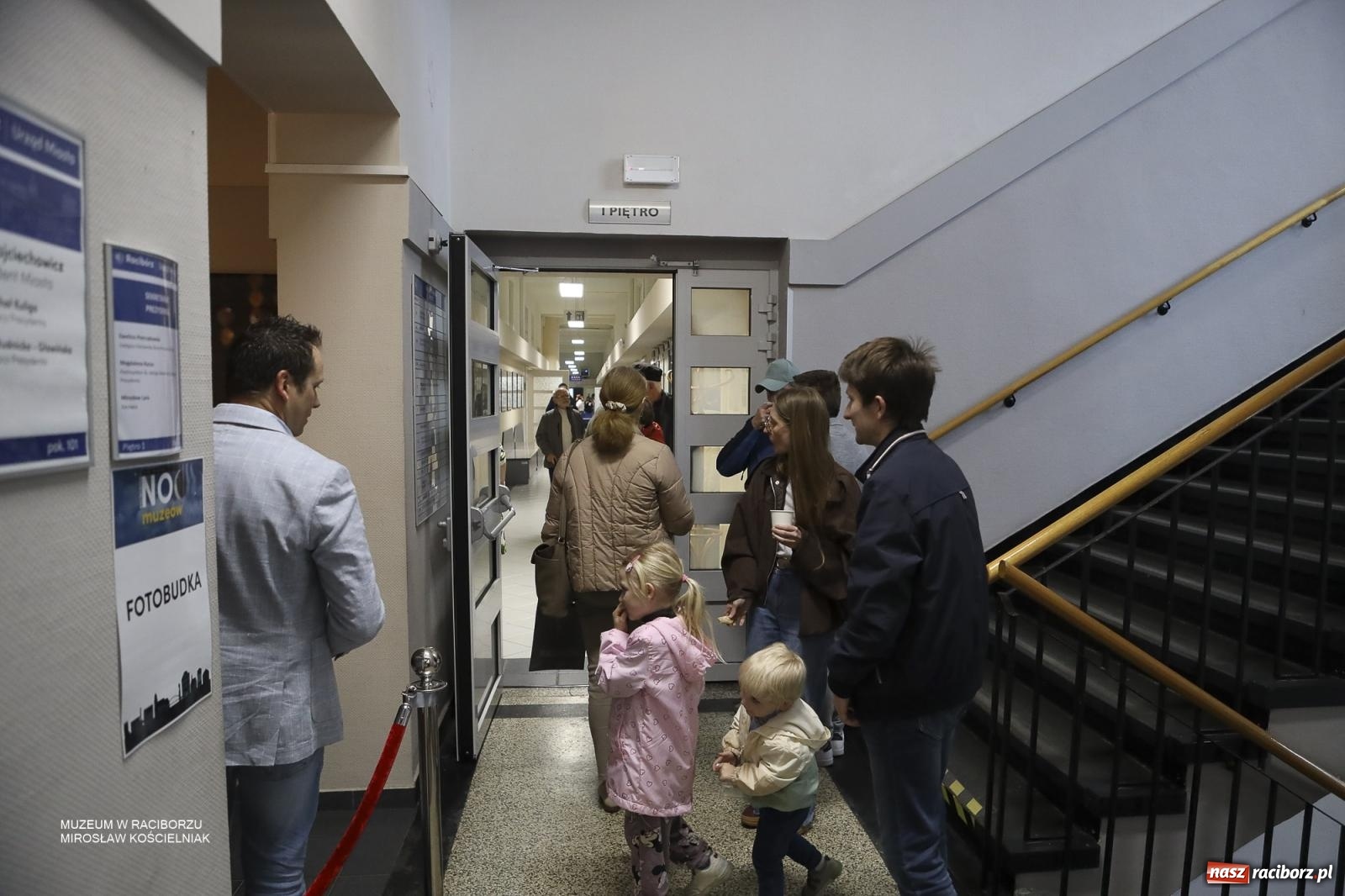 Zdjęcie w galerii na portalu naszraciborz.pl: Za nami Noc Muzeów w Urzędzie Miasta Racibórz – salwa, edukacja, historia i atrakcje dla mieszkańców wiadomości z regionu