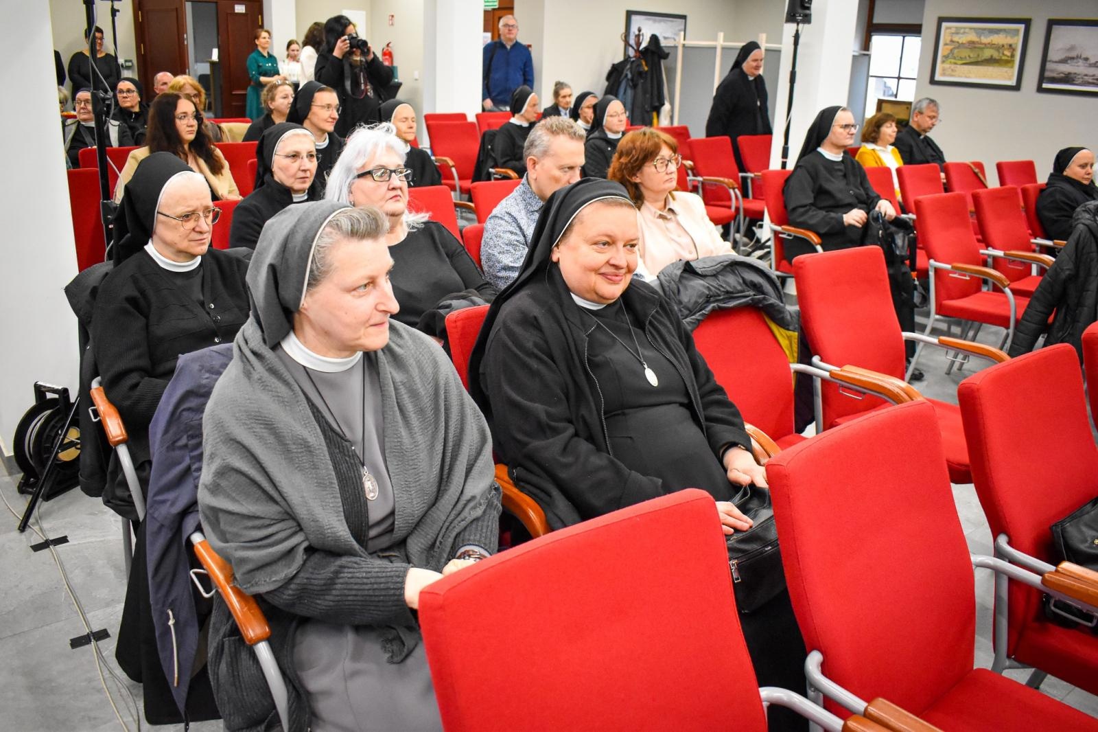 Zdjęcie w galerii na portalu naszraciborz.pl: V Dni Dulcissimiańskie w Raciborzu. Duchowość, nauka i pamięć o siostrze Marii Dulcissimie Hoffmann wiadomości z regionu