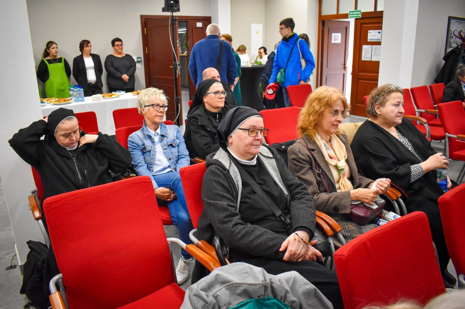 Zdjęcie w galerii na portalu naszraciborz.pl: V Dni Dulcissimiańskie w Raciborzu. Duchowość, nauka i pamięć o siostrze Marii Dulcissimie Hoffmann wiadomości z regionu