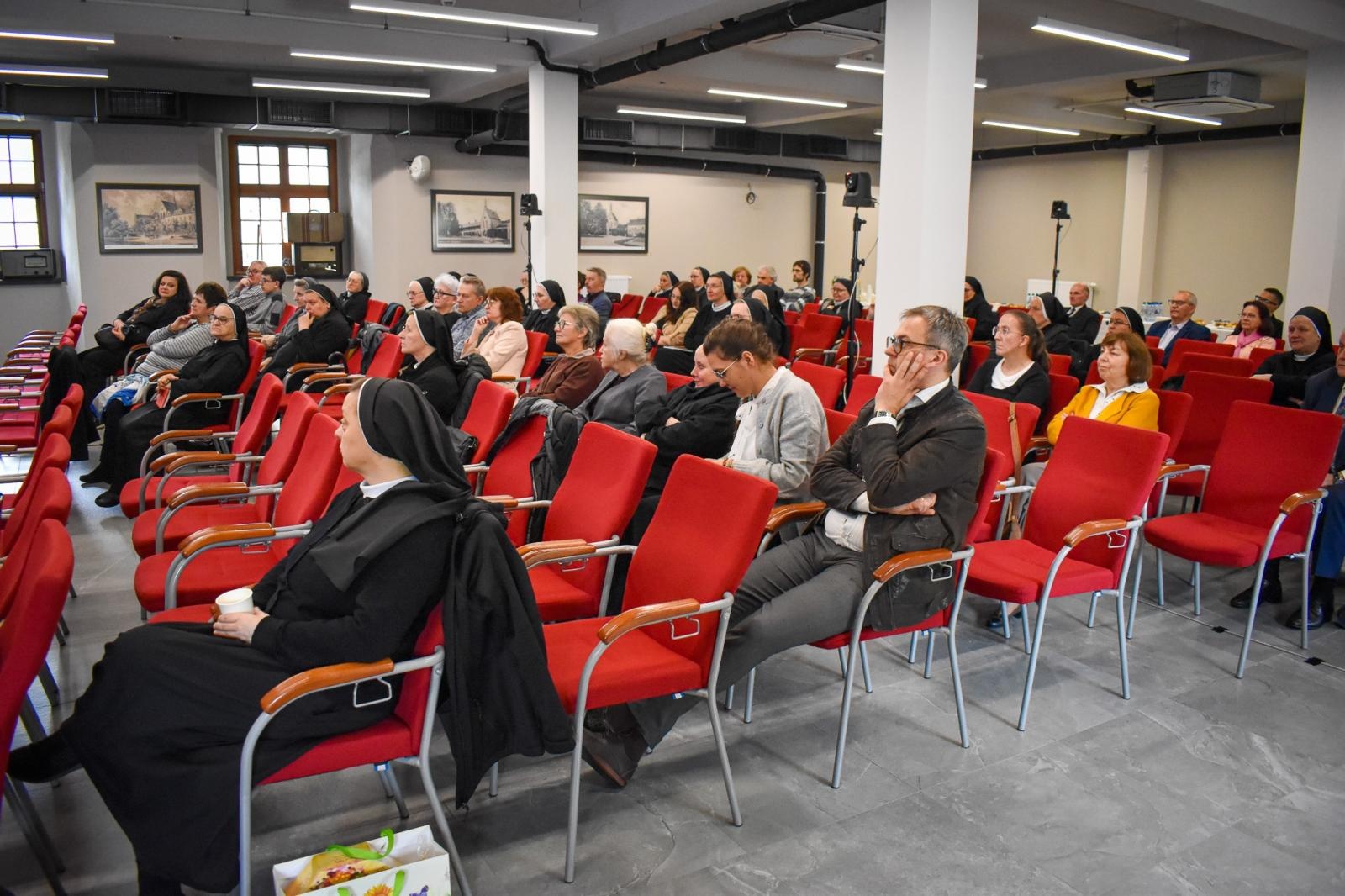 Zdjęcie w galerii na portalu naszraciborz.pl: V Dni Dulcissimiańskie w Raciborzu. Duchowość, nauka i pamięć o siostrze Marii Dulcissimie Hoffmann wiadomości z regionu