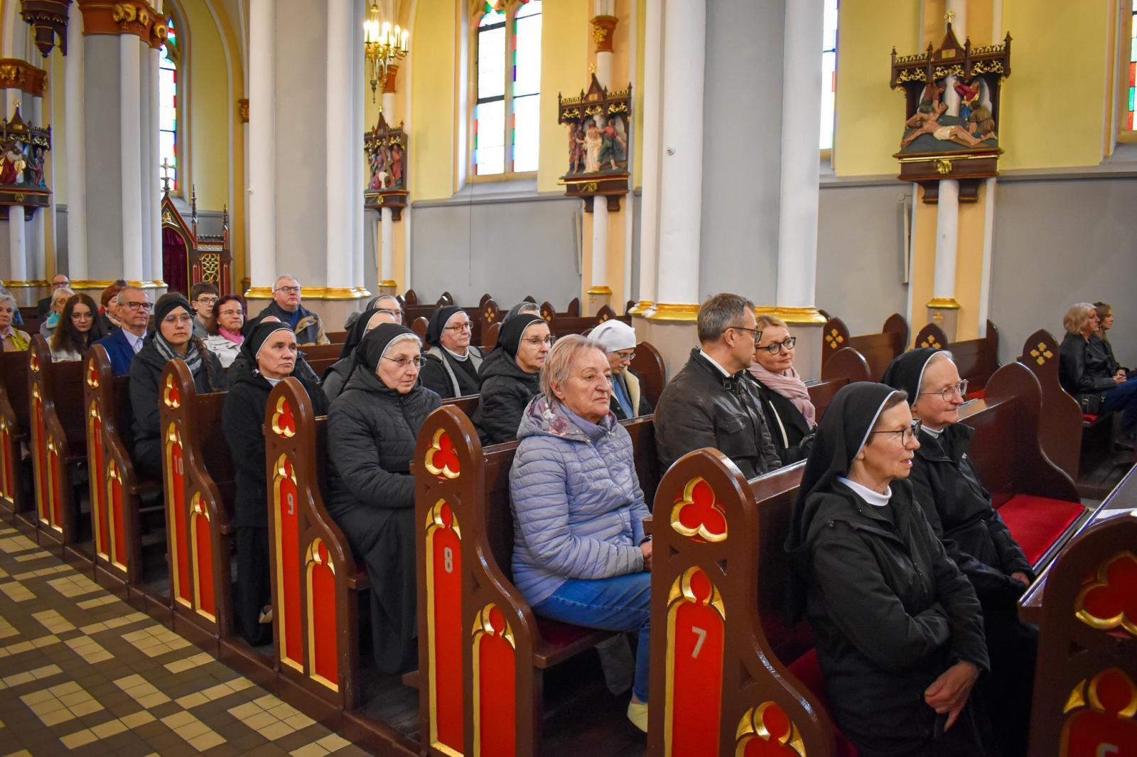 Zdjęcie w galerii na portalu naszraciborz.pl: V Dni Dulcissimiańskie w Raciborzu. Duchowość, nauka i pamięć o siostrze Marii Dulcissimie Hoffmann wiadomości z regionu