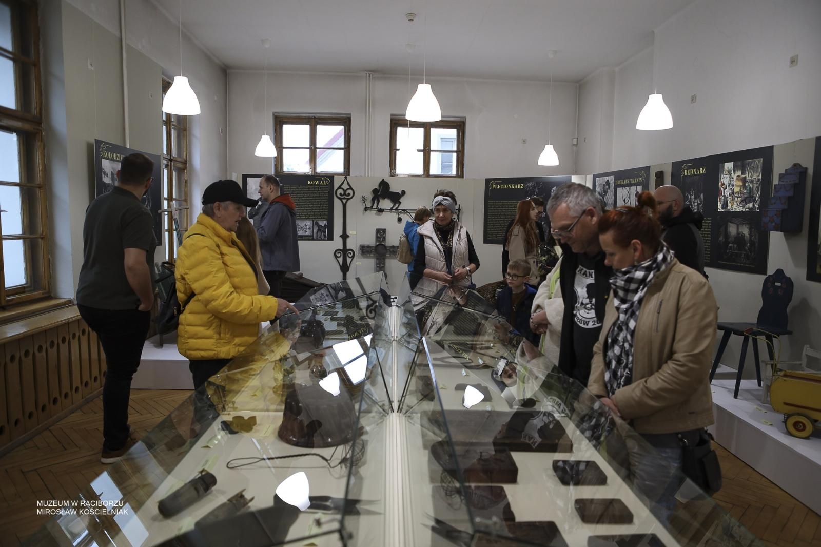Zdjęcie w galerii na portalu naszraciborz.pl: Noc Muzeów w Raciborzu za nami. Kino nieme, eksperymenty i wieczór pełen atrakcji wiadomości z regionu