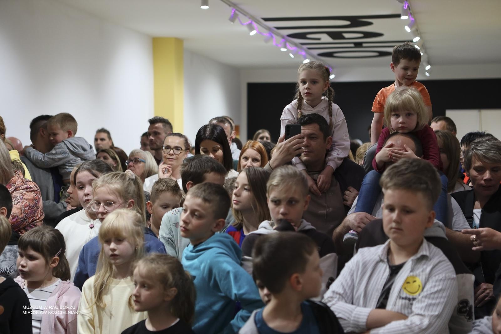 Zdjęcie w galerii na portalu naszraciborz.pl: Noc Muzeów w Raciborzu za nami. Kino nieme, eksperymenty i wieczór pełen atrakcji wiadomości z regionu
