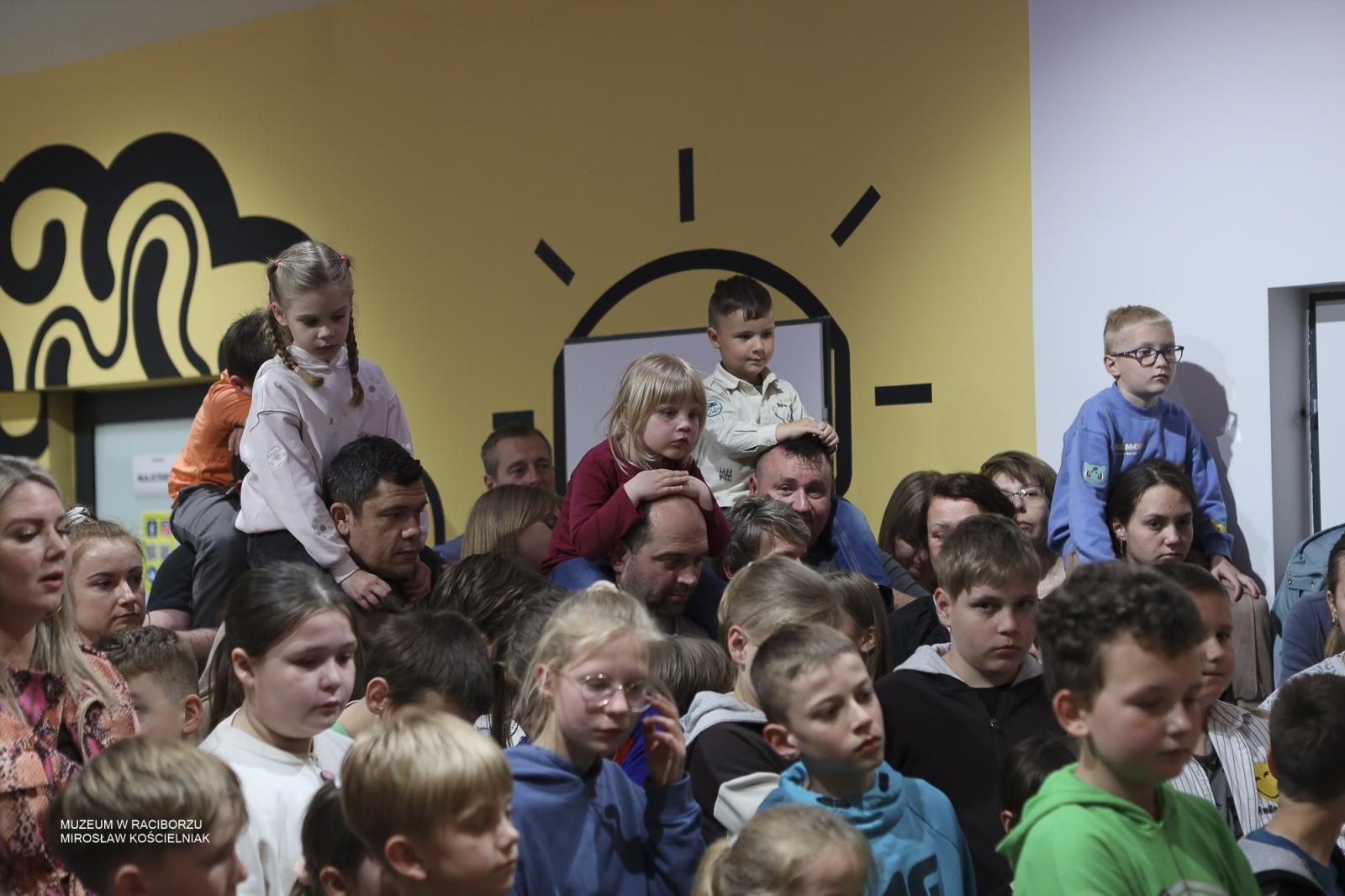 Zdjęcie w galerii na portalu naszraciborz.pl: Noc Muzeów w Raciborzu za nami. Kino nieme, eksperymenty i wieczór pełen atrakcji wiadomości z regionu