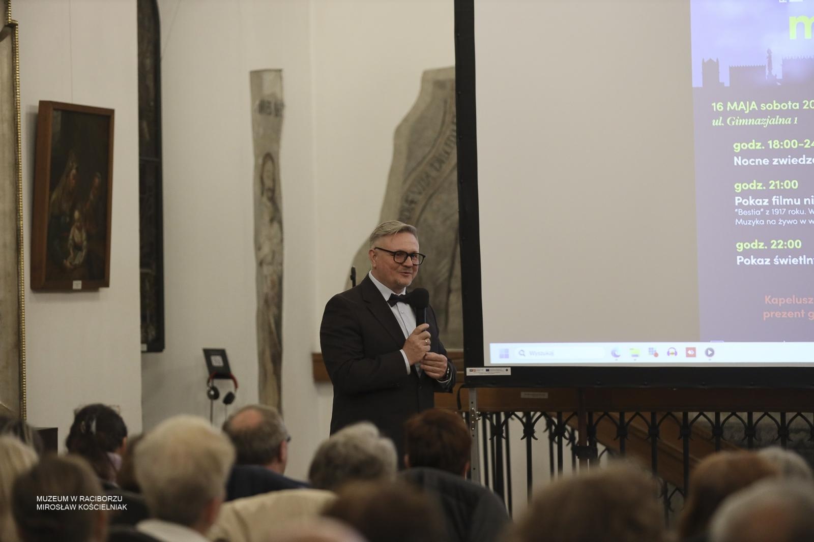 Zdjęcie w galerii na portalu naszraciborz.pl: Noc Muzeów w Raciborzu za nami. Kino nieme, eksperymenty i wieczór pełen atrakcji wiadomości z regionu