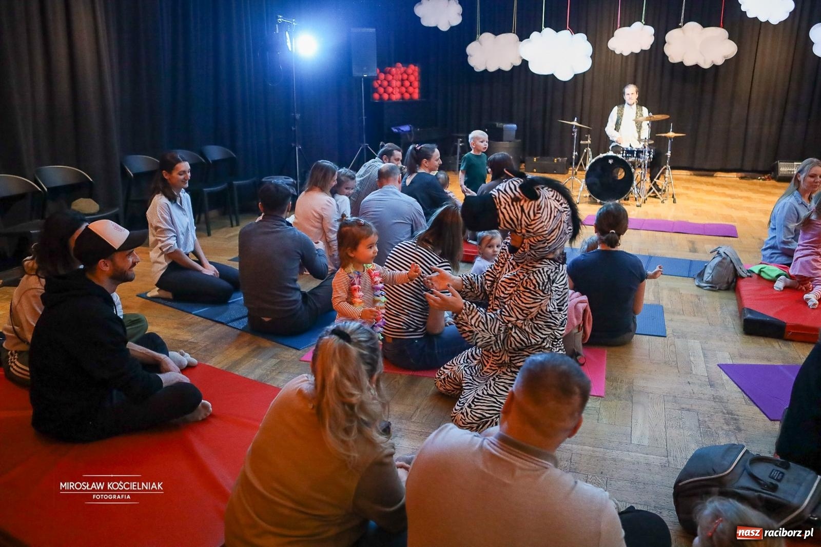 Zdjęcie w galerii na portalu naszraciborz.pl: Maluchy w krainie dźwięku – Przygoda w dżungli w Raciborskim Centrum Kultury wiadomości z regionu