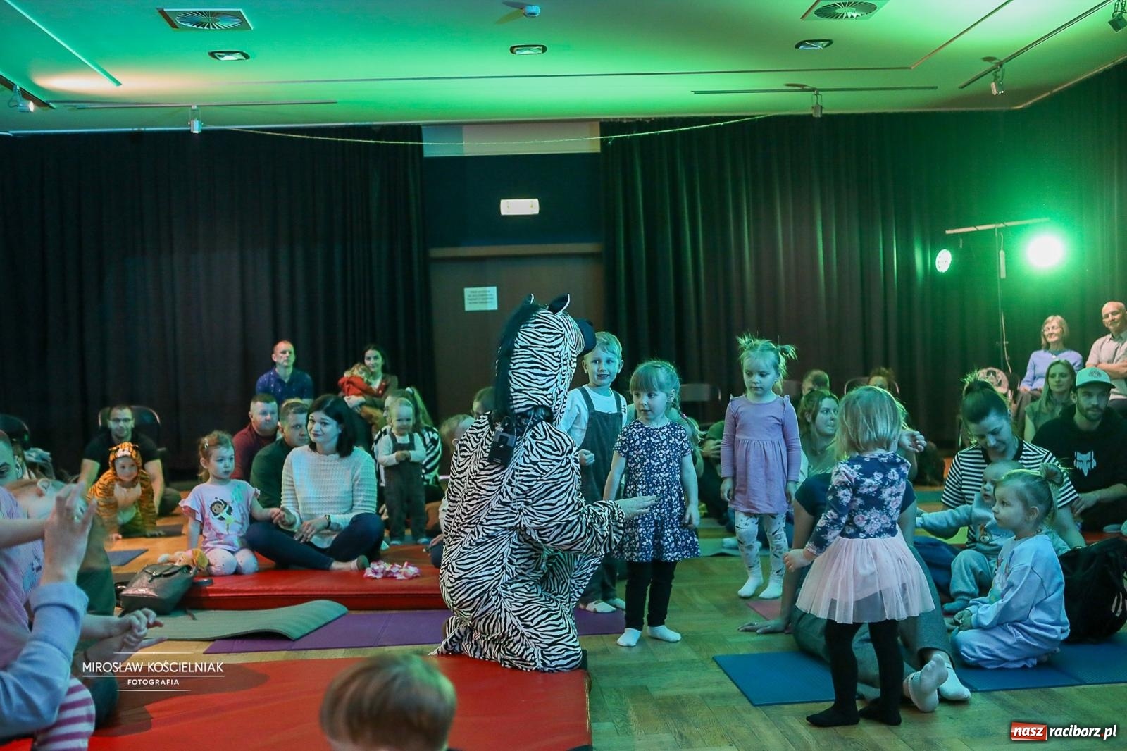 Zdjęcie w galerii na portalu naszraciborz.pl: Maluchy w krainie dźwięku – Przygoda w dżungli w Raciborskim Centrum Kultury wiadomości z regionu