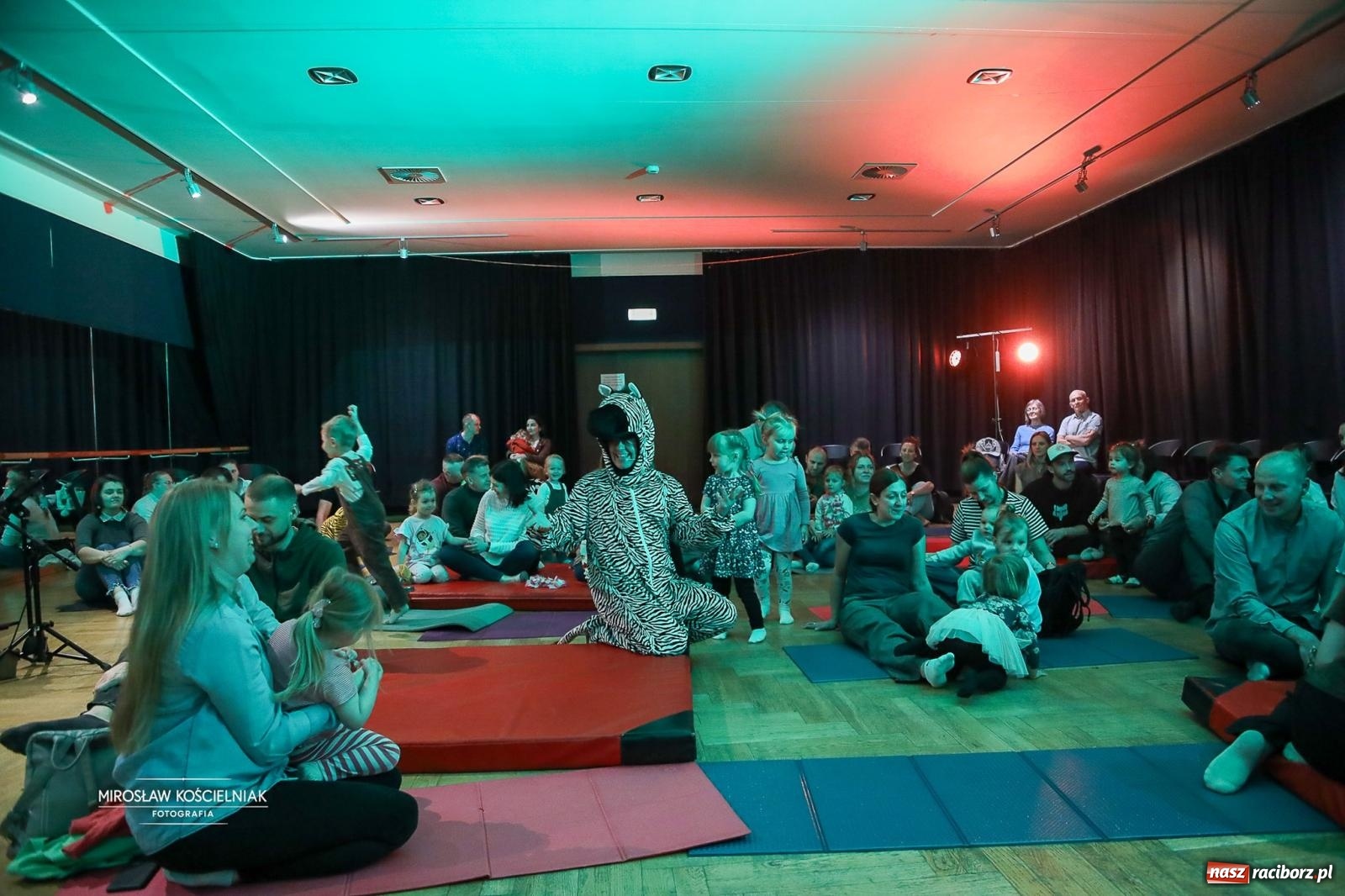 Zdjęcie w galerii na portalu naszraciborz.pl: Maluchy w krainie dźwięku – Przygoda w dżungli w Raciborskim Centrum Kultury wiadomości z regionu
