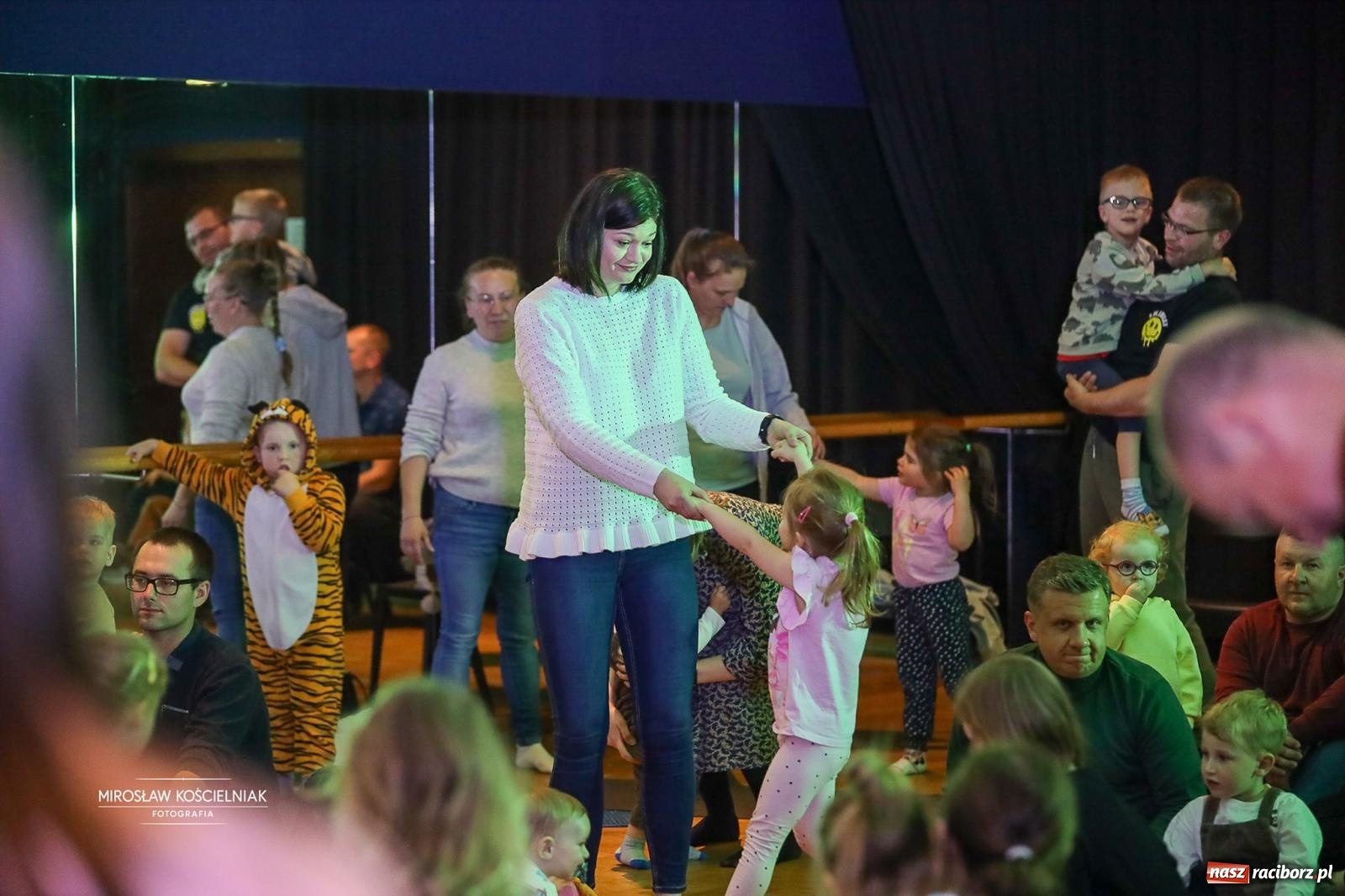 Zdjęcie w galerii na portalu naszraciborz.pl: Maluchy w krainie dźwięku – Przygoda w dżungli w Raciborskim Centrum Kultury wiadomości z regionu