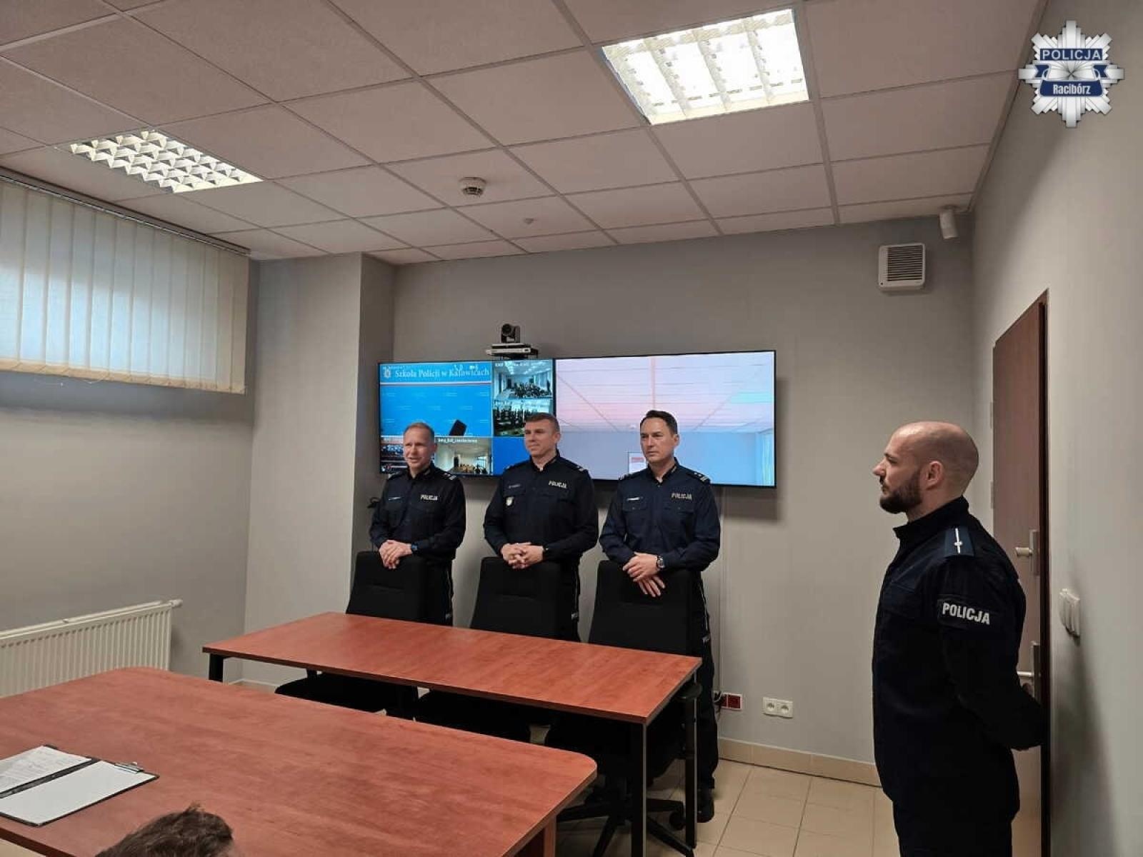 Zdjęcie w galerii na portalu naszraciborz.pl: W raciborskiej komendzie ruszył kurs aspirancki wiadomości z regionu