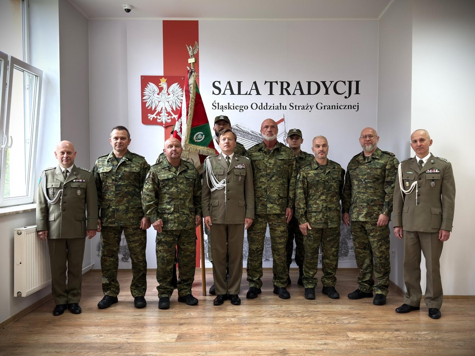Zdjęcie w galerii na portalu naszraciborz.pl: Historyczny dzień - ślubowanie funkcjonariuszy służby kontraktowej w SG wiadomości z regionu