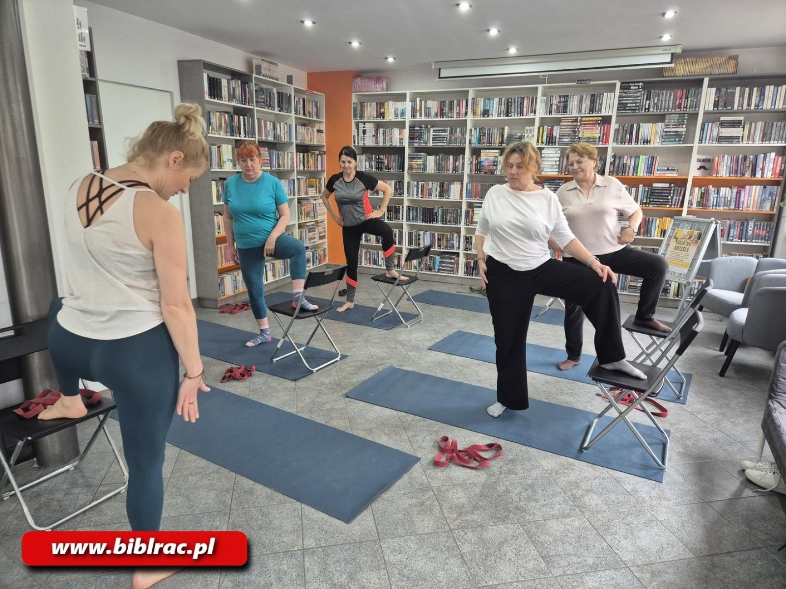 Zdjęcie w galerii na portalu naszraciborz.pl: Joga na krześle – rozpoczęcie cyklu spotkań dla seniorów wiadomości z regionu