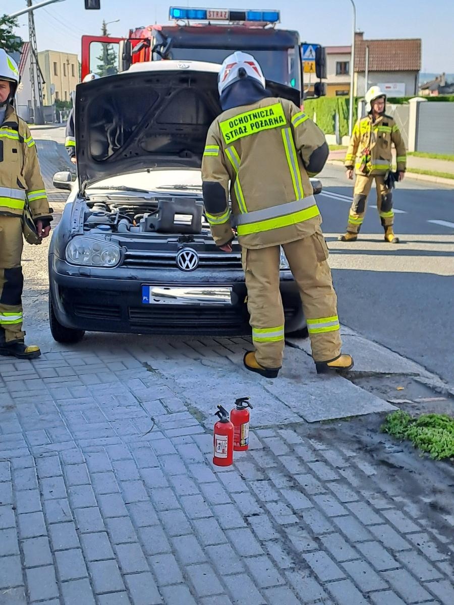 Zdjęcie w galerii na portalu naszraciborz.pl: Pożar na DK 45 w Bieńkowicach. Policjanci ruszyli do akcji wiadomości z regionu