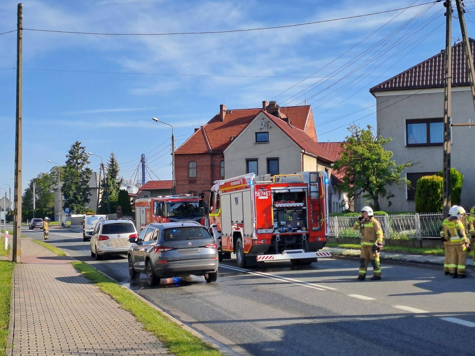 Zdjęcie w galerii na portalu naszraciborz.pl: Pożar na DK 45 w Bieńkowicach. Policjanci ruszyli do akcji wiadomości z regionu