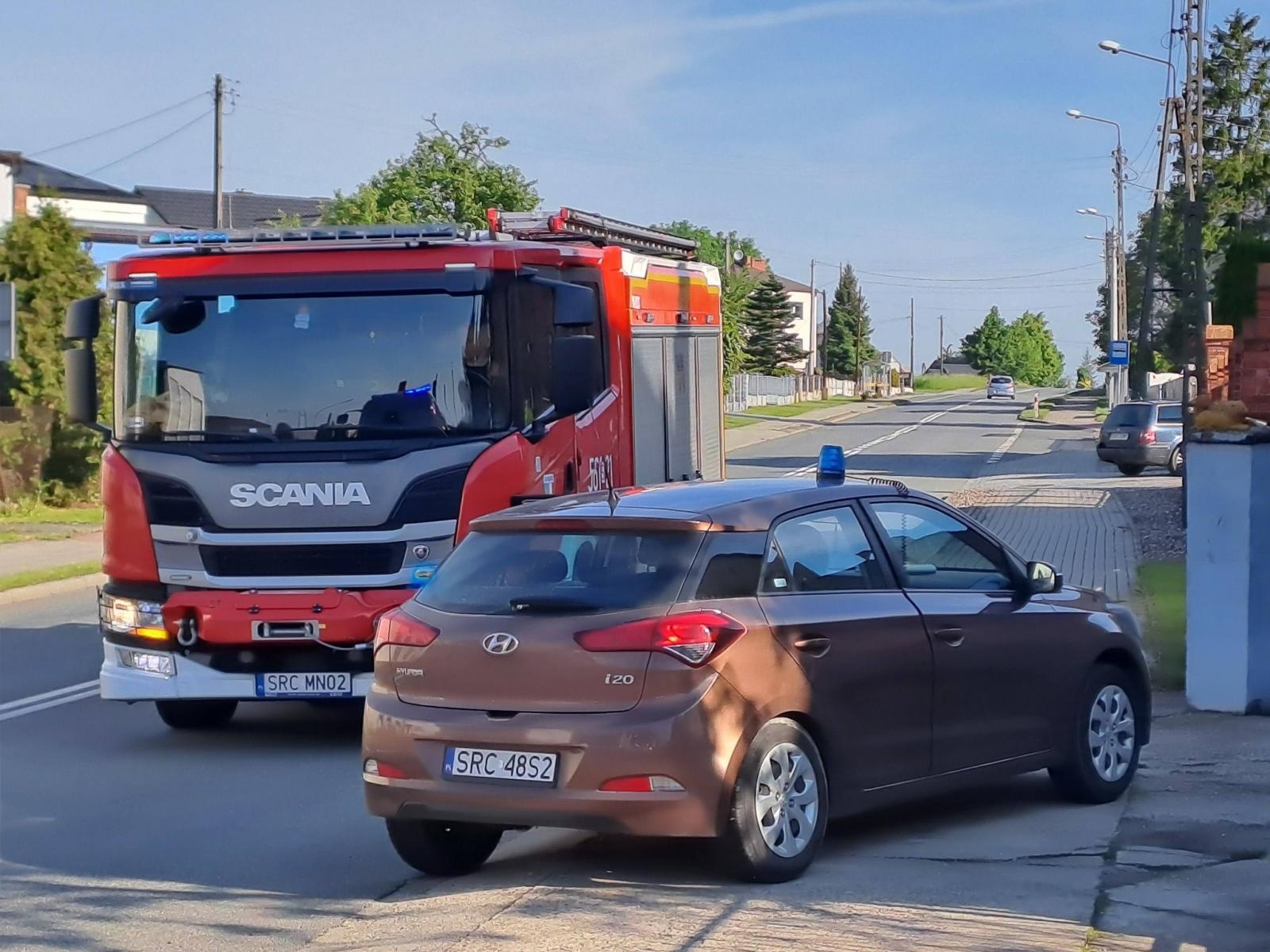 Zdjęcie w galerii na portalu naszraciborz.pl: Pożar na DK 45 w Bieńkowicach. Policjanci ruszyli do akcji wiadomości z regionu