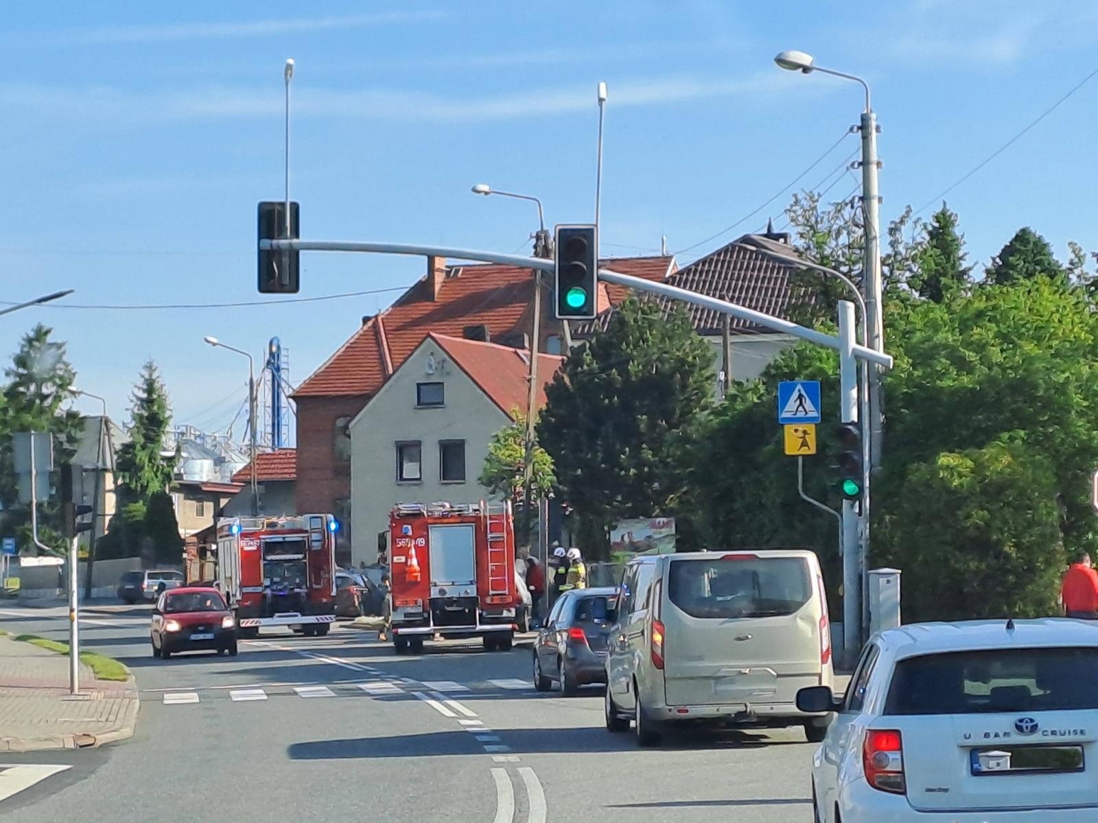 Zdjęcie w galerii na portalu naszraciborz.pl: Pożar na DK 45 w Bieńkowicach. Policjanci ruszyli do akcji wiadomości z regionu