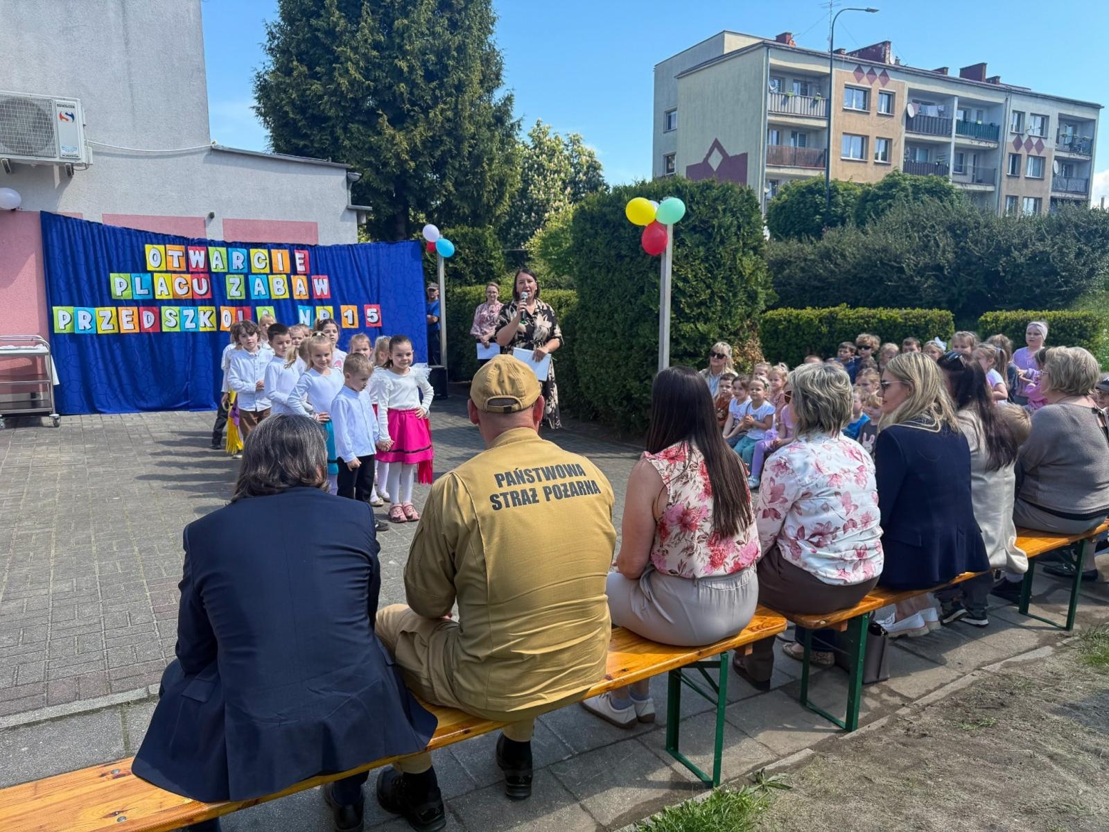 Zdjęcie w galerii na portalu naszraciborz.pl: Nowy plac zabaw otwarty przy Przedszkolu nr 15 w Raciborzu wiadomości z regionu