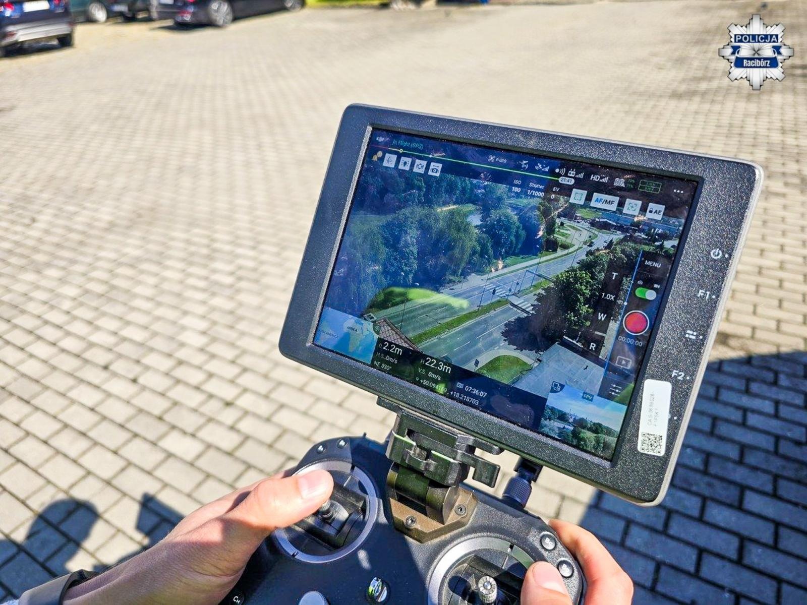 Zdjęcie w galerii na portalu naszraciborz.pl: Dron nad Odrostradą. Policyjna akcja PIESZY wiadomości z regionu
