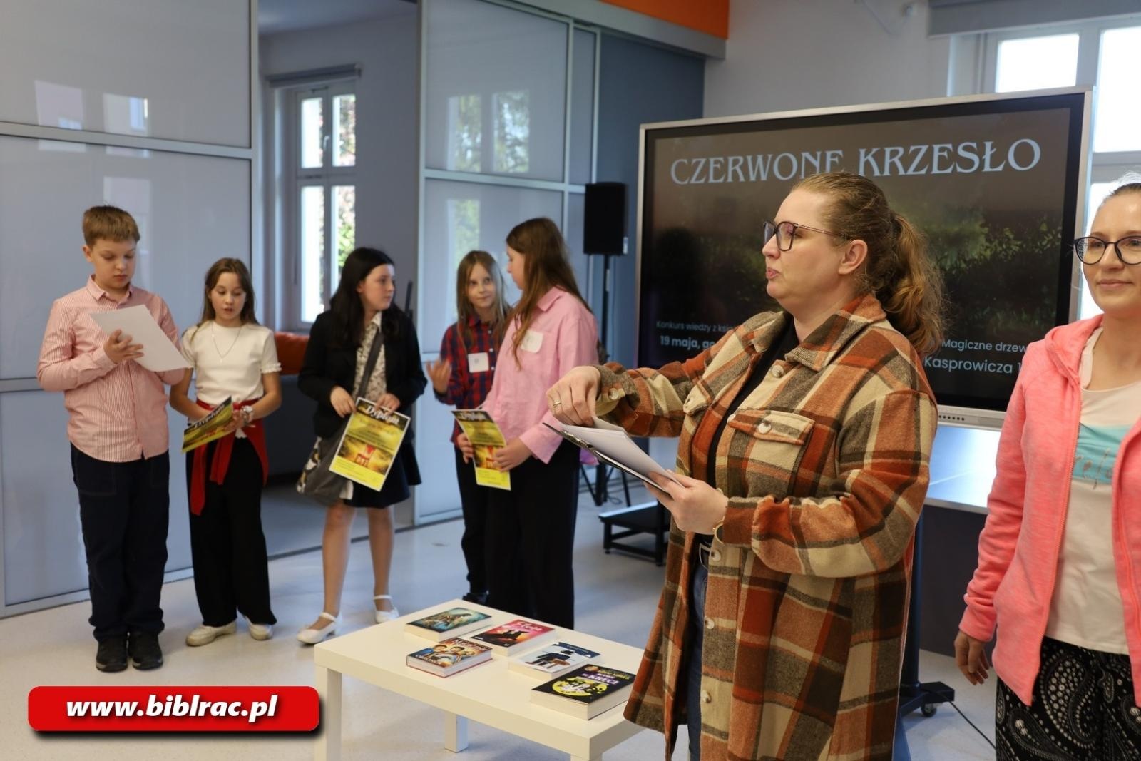 Zdjęcie w galerii na portalu naszraciborz.pl: Czerwone krzesło – konkurs wiedzy w bibliotece rozstrzygnięty wiadomości z regionu