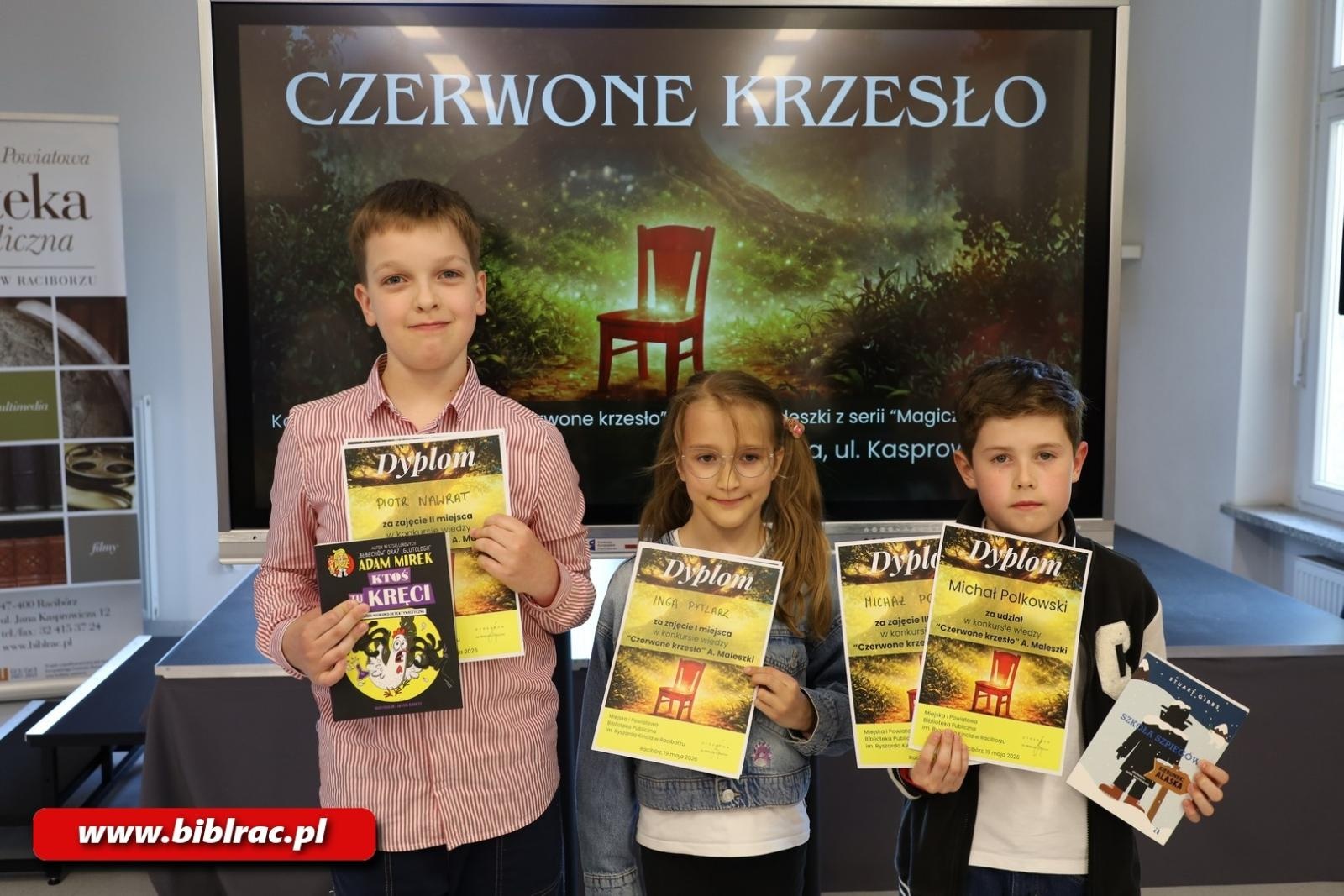 Zdjęcie w galerii na portalu naszraciborz.pl: Czerwone krzesło – konkurs wiedzy w bibliotece rozstrzygnięty wiadomości z regionu