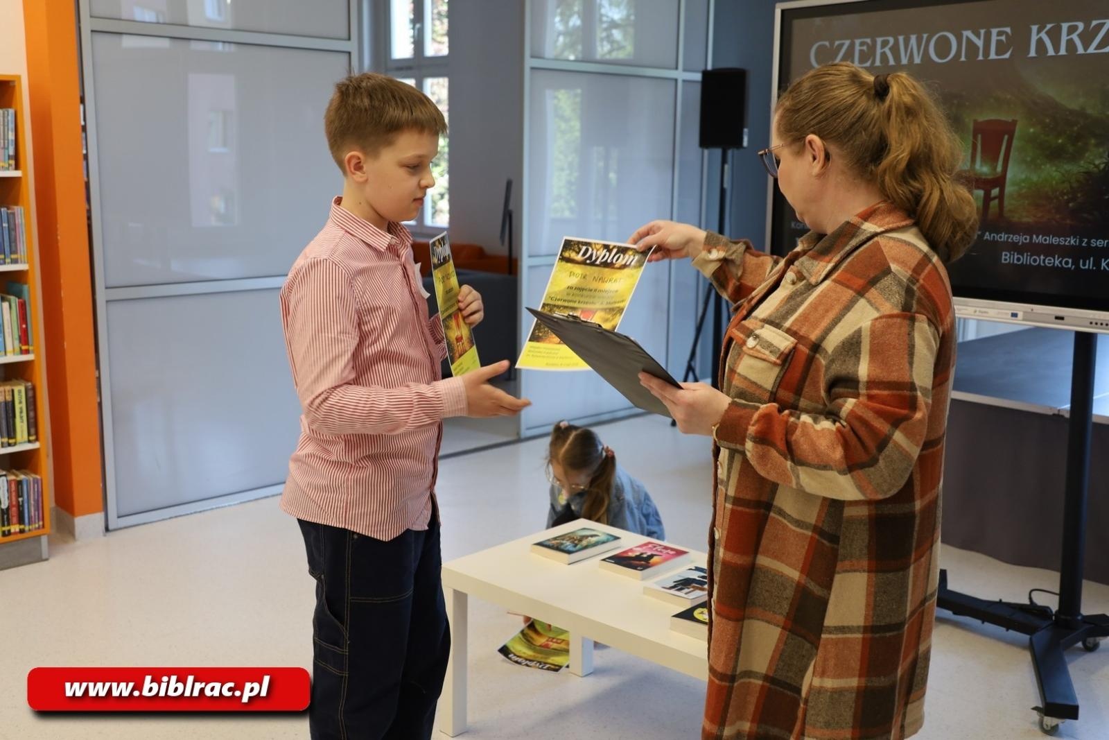 Zdjęcie w galerii na portalu naszraciborz.pl: Czerwone krzesło – konkurs wiedzy w bibliotece rozstrzygnięty wiadomości z regionu