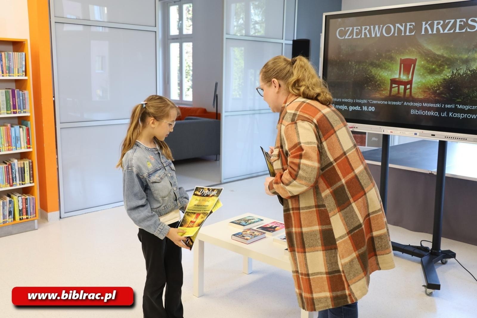 Zdjęcie w galerii na portalu naszraciborz.pl: Czerwone krzesło – konkurs wiedzy w bibliotece rozstrzygnięty wiadomości z regionu