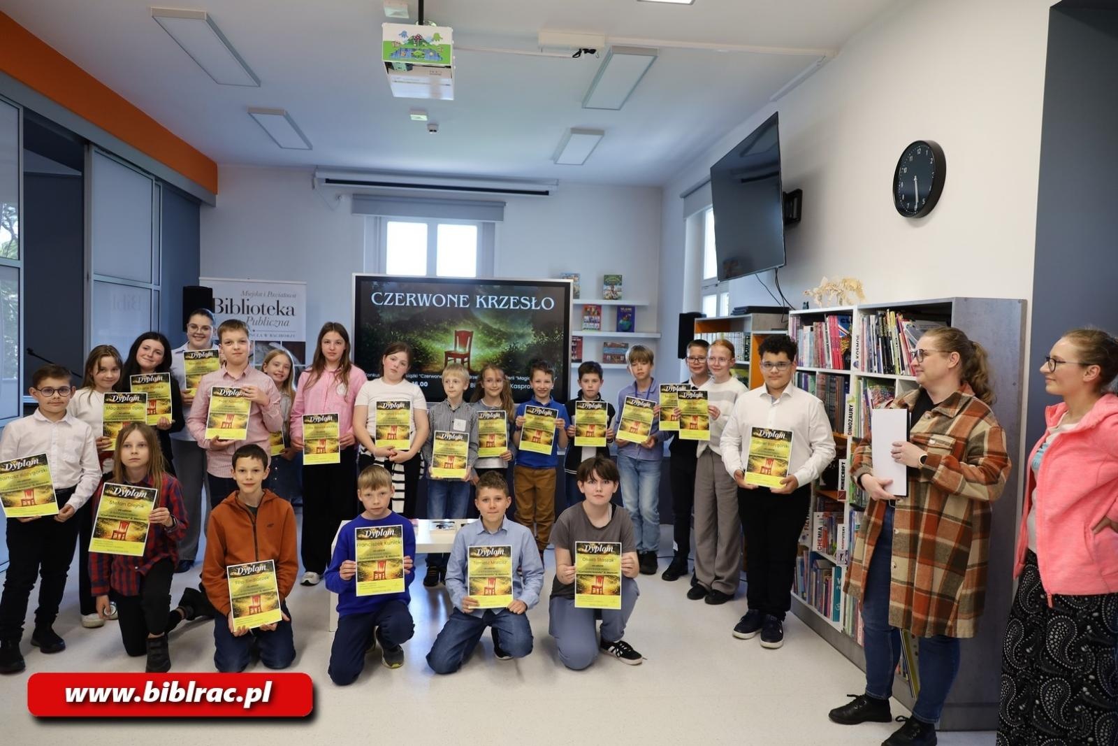 Zdjęcie w galerii na portalu naszraciborz.pl: Czerwone krzesło – konkurs wiedzy w bibliotece rozstrzygnięty wiadomości z regionu