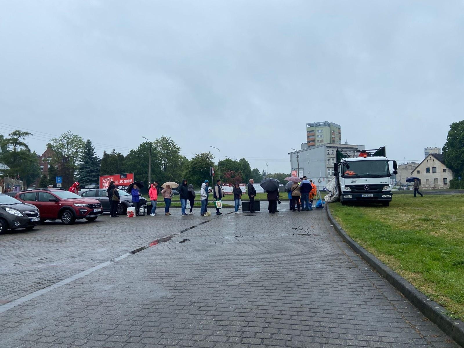 Zdjęcie w galerii na portalu naszraciborz.pl: Elektrograty za kwiaty. Zbiórka zużytego sprzętu elektrycznego i elektronicznego w Raciborzu wiadomości z regionu