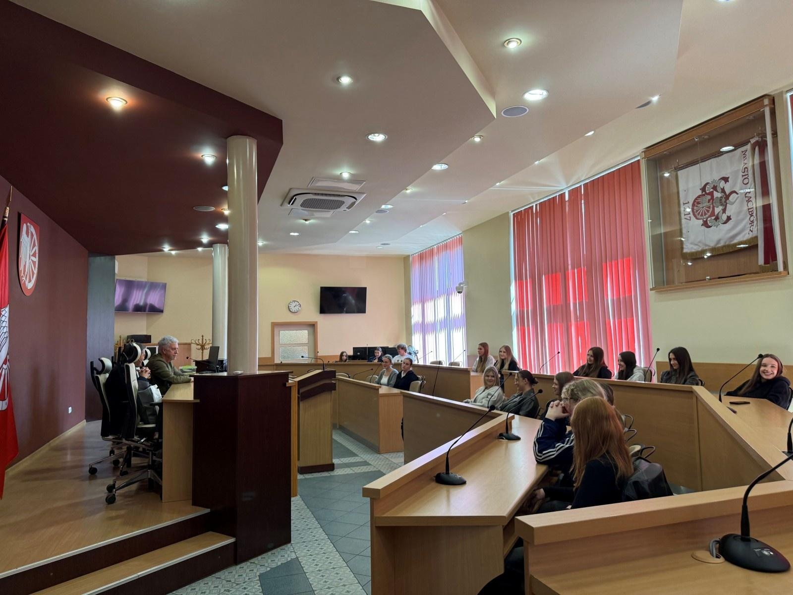 Zdjęcie w galerii na portalu naszraciborz.pl: Uczniowie CKZiU nr 1 odwiedzili Urząd Miasta Raciborza wiadomości z regionu