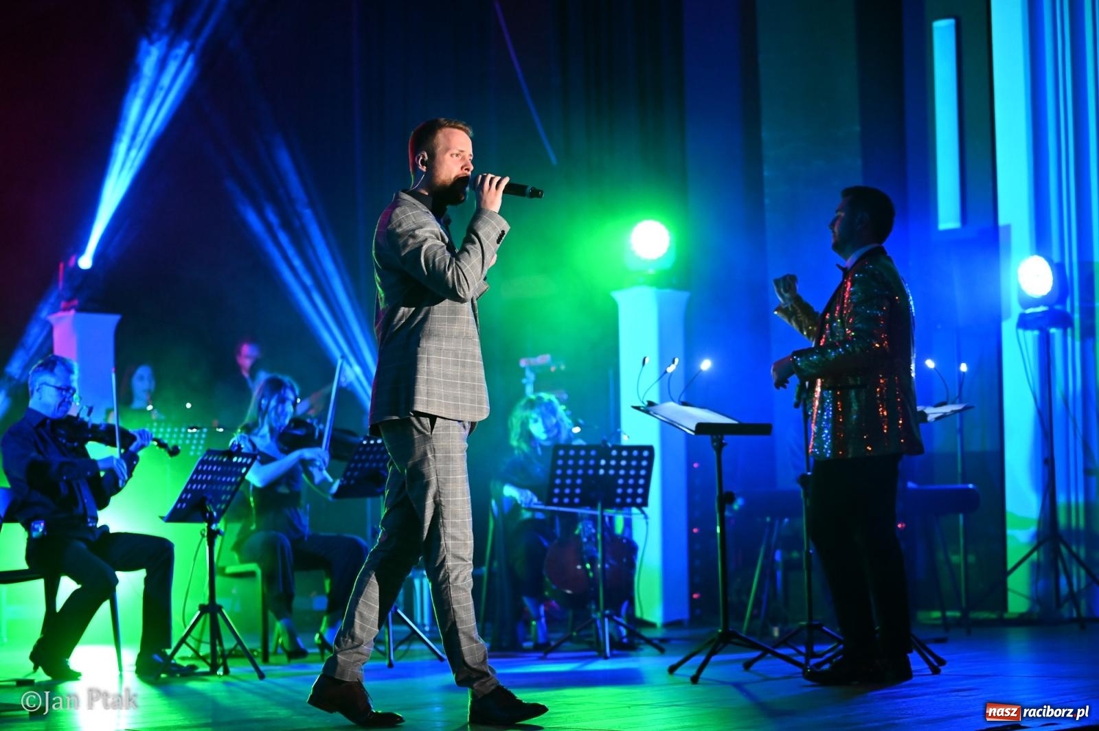 Zdjęcie w galerii na portalu naszraciborz.pl: Jedyny taki koncert w Polsce porwał publiczność w Raciborskim Centrum Kultury [FOTO i WIDEO] wiadomości z regionu