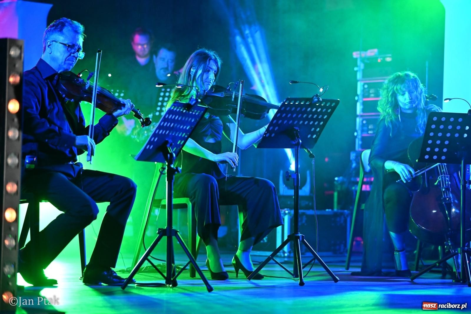 Zdjęcie w galerii na portalu naszraciborz.pl: Jedyny taki koncert w Polsce porwał publiczność w Raciborskim Centrum Kultury [FOTO i WIDEO] wiadomości z regionu