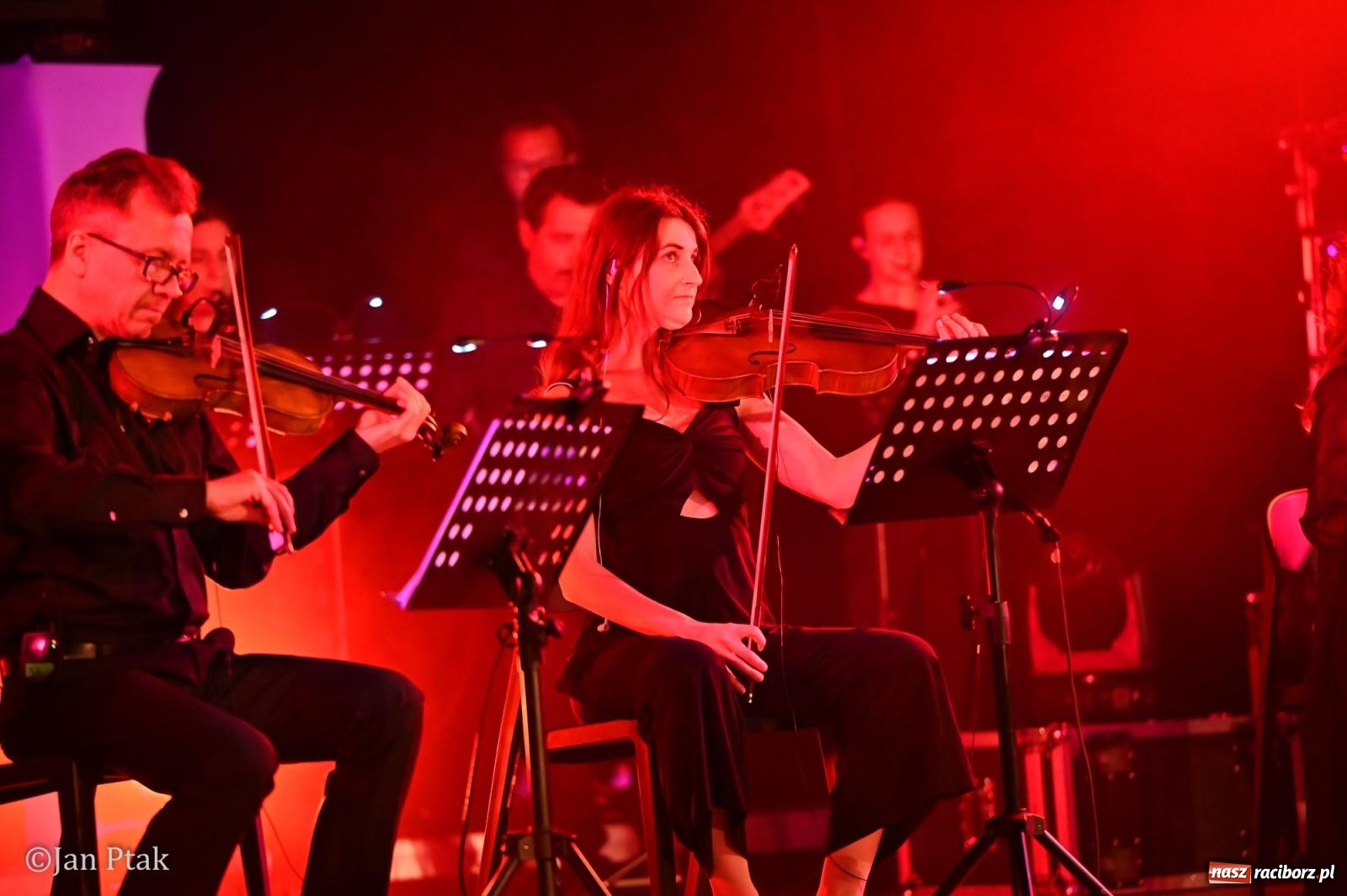 Zdjęcie w galerii na portalu naszraciborz.pl: Jedyny taki koncert w Polsce porwał publiczność w Raciborskim Centrum Kultury [FOTO i WIDEO] wiadomości z regionu