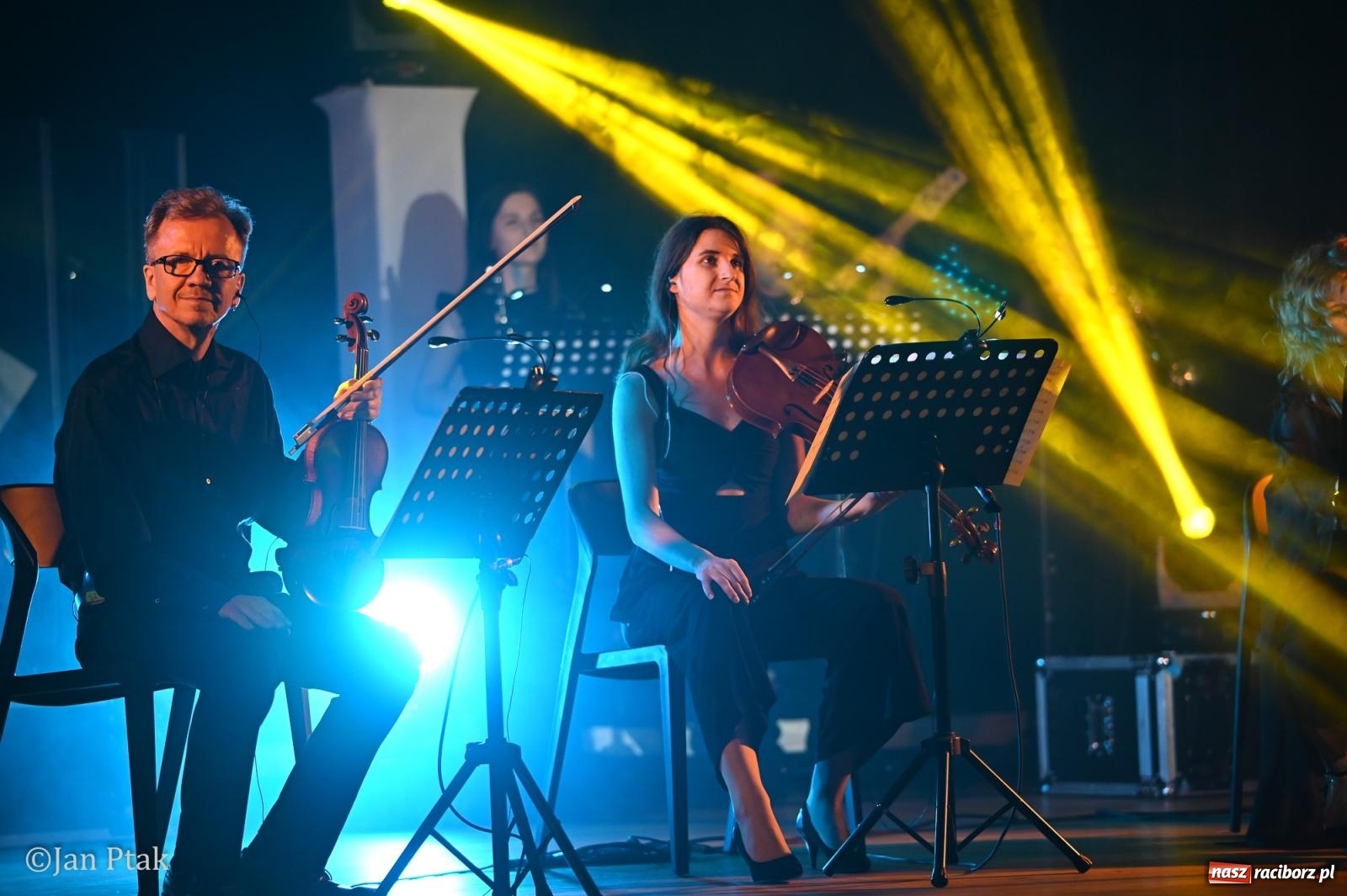 Zdjęcie w galerii na portalu naszraciborz.pl: Jedyny taki koncert w Polsce porwał publiczność w Raciborskim Centrum Kultury [FOTO i WIDEO] wiadomości z regionu