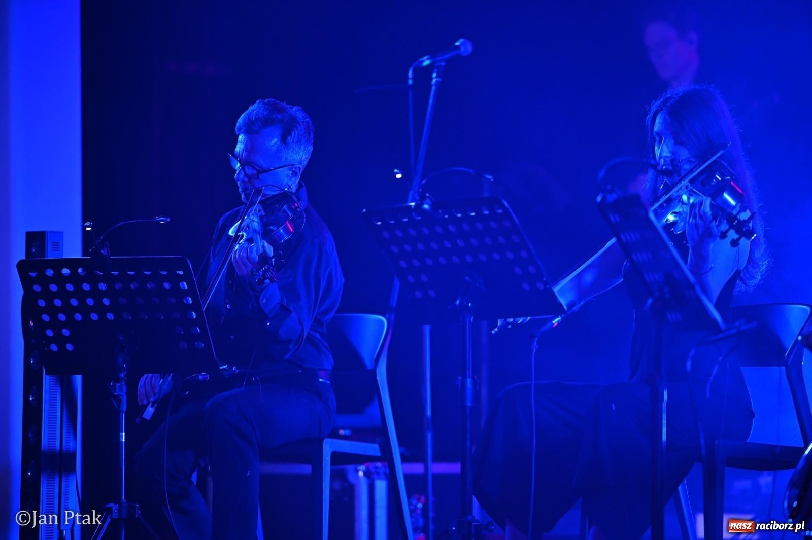 Zdjęcie w galerii na portalu naszraciborz.pl: Jedyny taki koncert w Polsce porwał publiczność w Raciborskim Centrum Kultury [FOTO i WIDEO] wiadomości z regionu