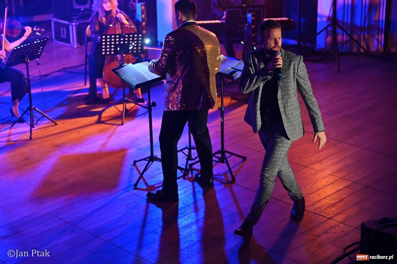 Zdjęcie w galerii na portalu naszraciborz.pl: Jedyny taki koncert w Polsce porwał publiczność w Raciborskim Centrum Kultury [FOTO i WIDEO] wiadomości z regionu