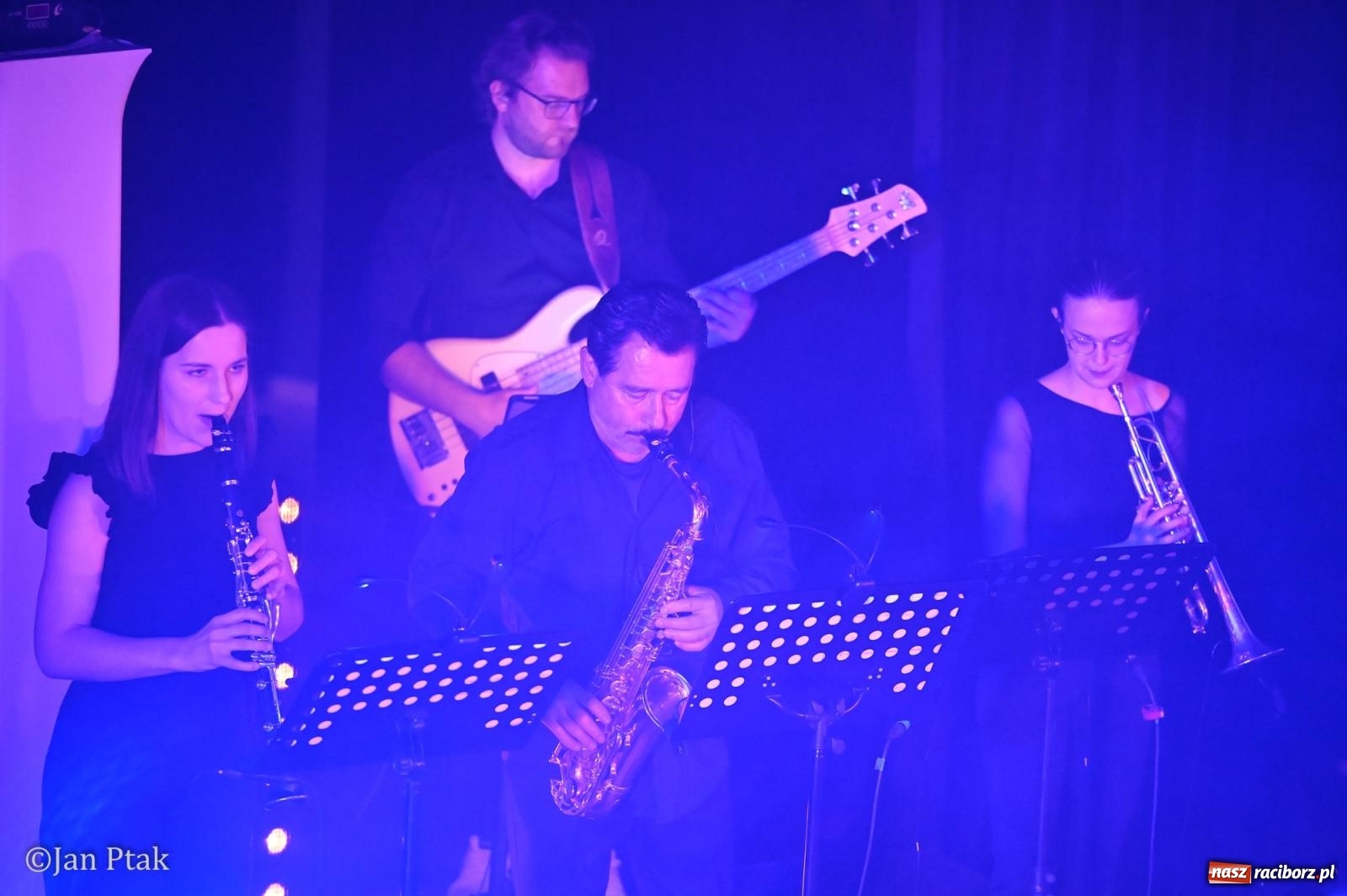 Zdjęcie w galerii na portalu naszraciborz.pl: Jedyny taki koncert w Polsce porwał publiczność w Raciborskim Centrum Kultury [FOTO i WIDEO] wiadomości z regionu