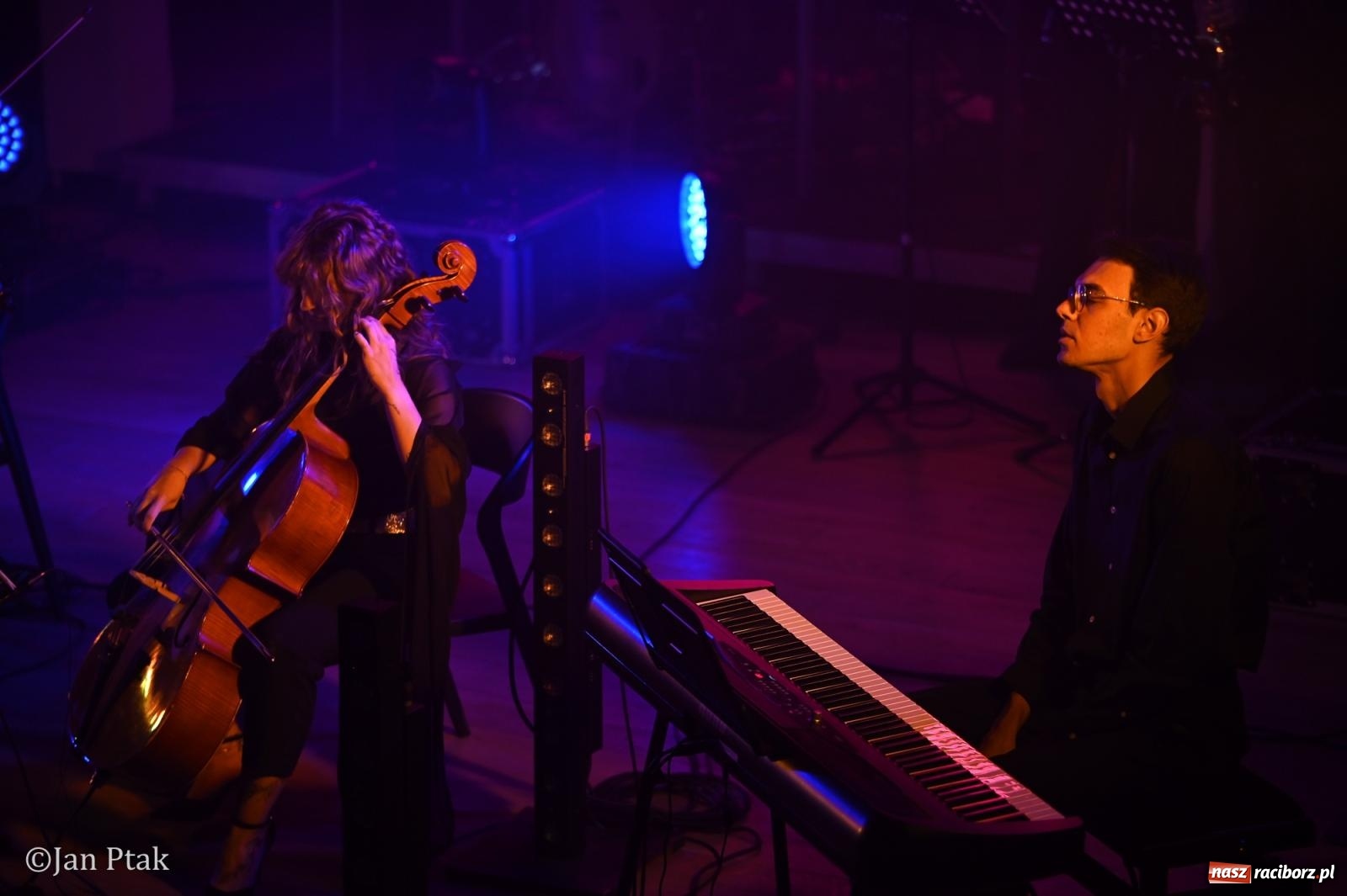 Zdjęcie w galerii na portalu naszraciborz.pl: Jedyny taki koncert w Polsce porwał publiczność w Raciborskim Centrum Kultury [FOTO i WIDEO] wiadomości z regionu