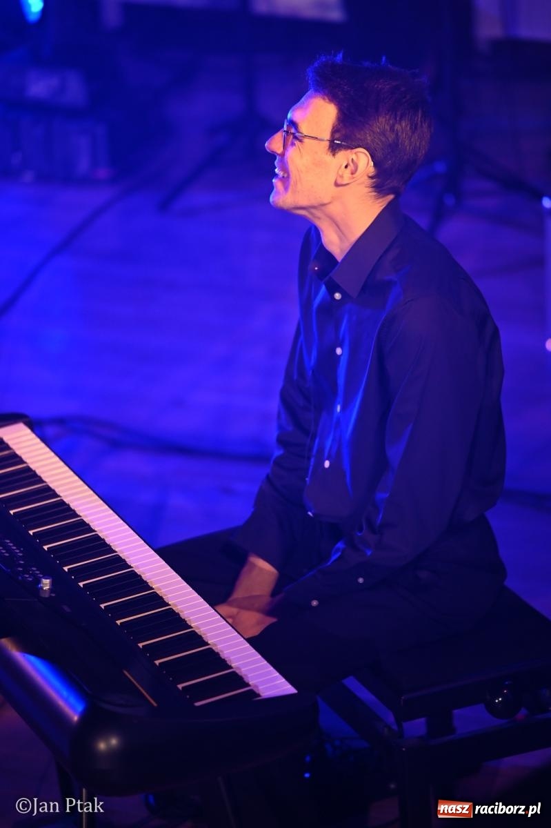 Zdjęcie w galerii na portalu naszraciborz.pl: Jedyny taki koncert w Polsce porwał publiczność w Raciborskim Centrum Kultury [FOTO i WIDEO] wiadomości z regionu