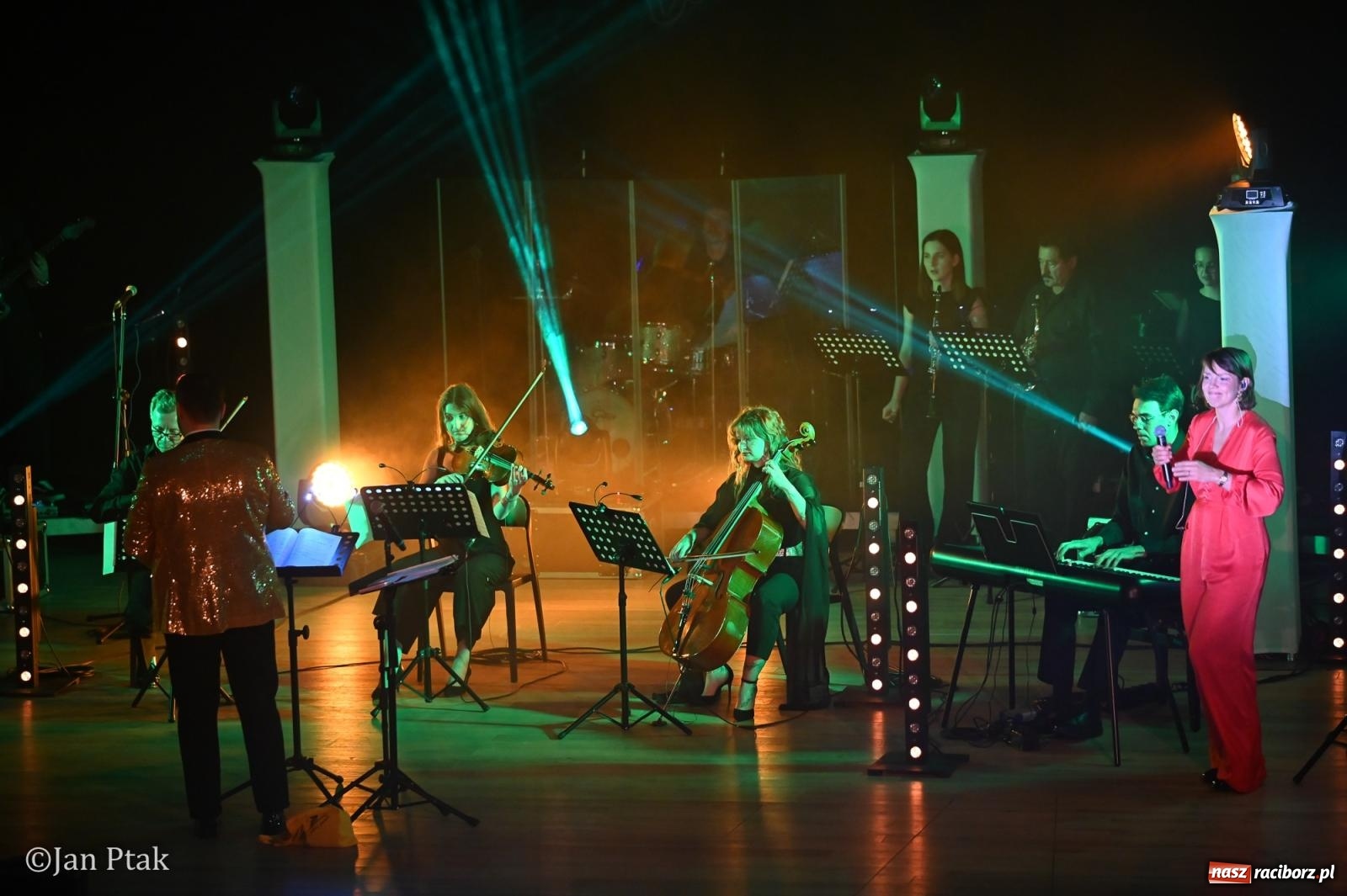 Zdjęcie w galerii na portalu naszraciborz.pl: Jedyny taki koncert w Polsce porwał publiczność w Raciborskim Centrum Kultury [FOTO i WIDEO] wiadomości z regionu