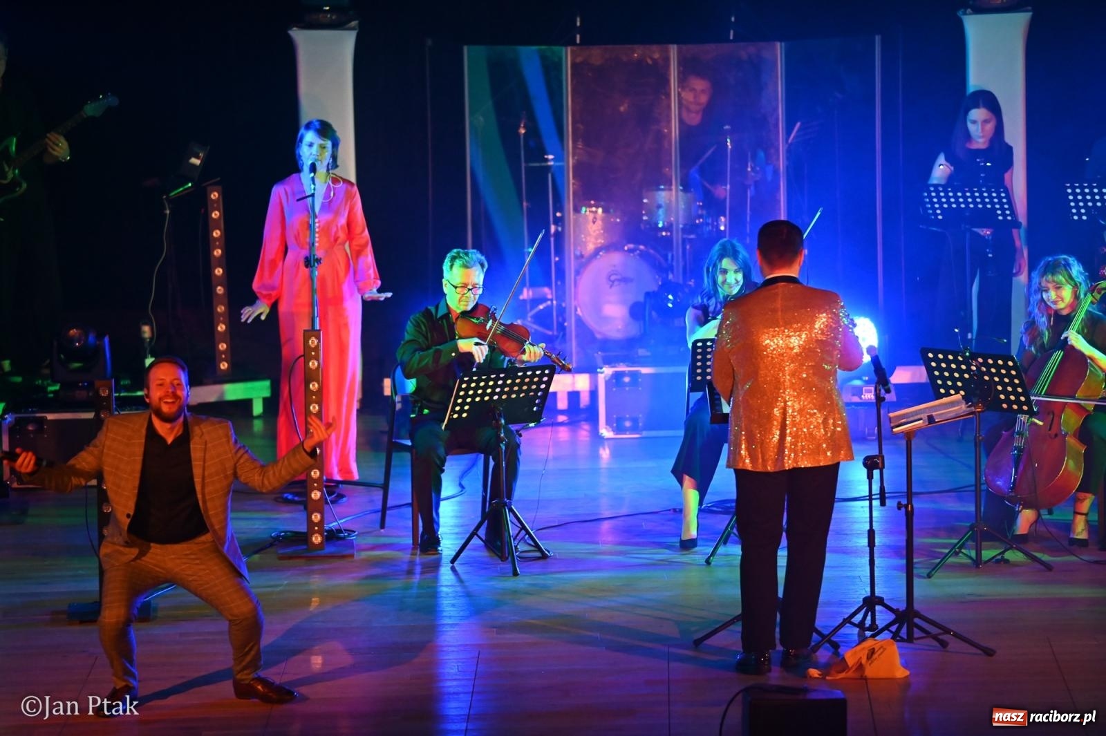 Zdjęcie w galerii na portalu naszraciborz.pl: Jedyny taki koncert w Polsce porwał publiczność w Raciborskim Centrum Kultury [FOTO i WIDEO] wiadomości z regionu