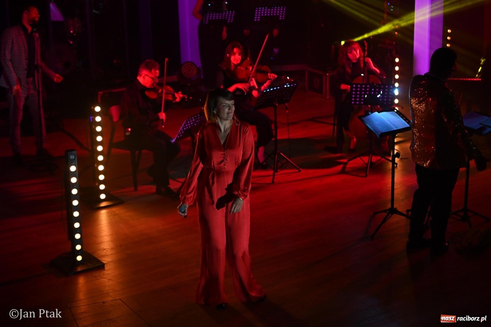 Zdjęcie w galerii na portalu naszraciborz.pl: Jedyny taki koncert w Polsce porwał publiczność w Raciborskim Centrum Kultury [FOTO i WIDEO] wiadomości z regionu