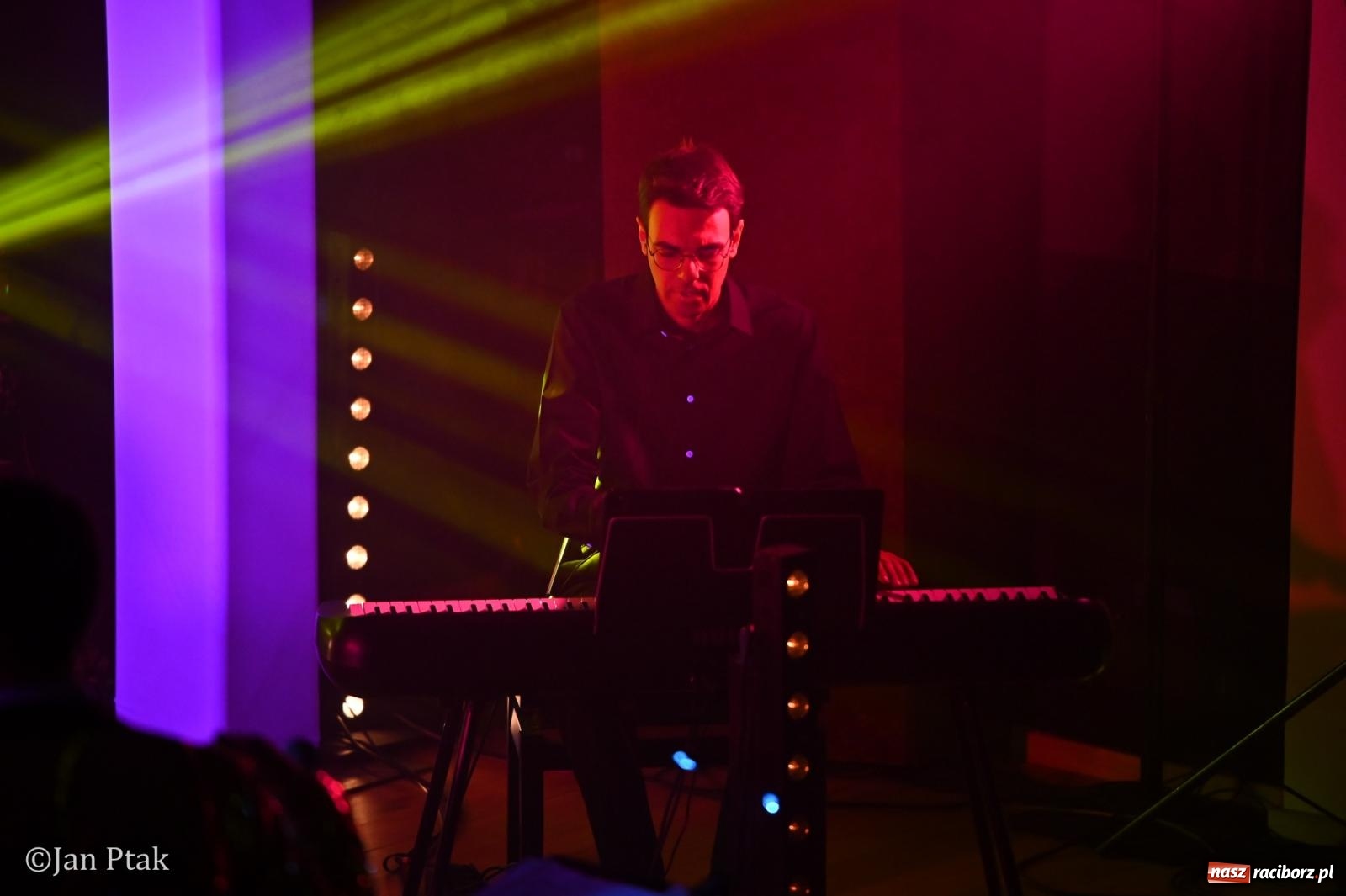Zdjęcie w galerii na portalu naszraciborz.pl: Jedyny taki koncert w Polsce porwał publiczność w Raciborskim Centrum Kultury [FOTO i WIDEO] wiadomości z regionu