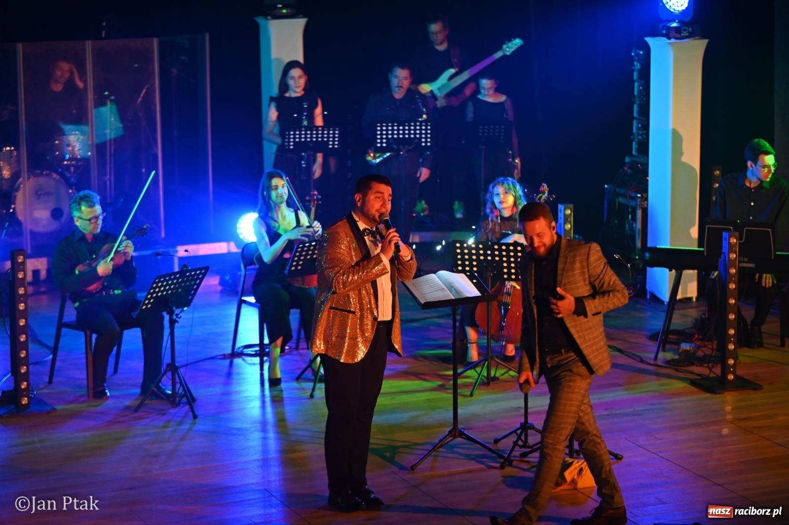Zdjęcie w galerii na portalu naszraciborz.pl: Jedyny taki koncert w Polsce porwał publiczność w Raciborskim Centrum Kultury [FOTO i WIDEO] wiadomości z regionu