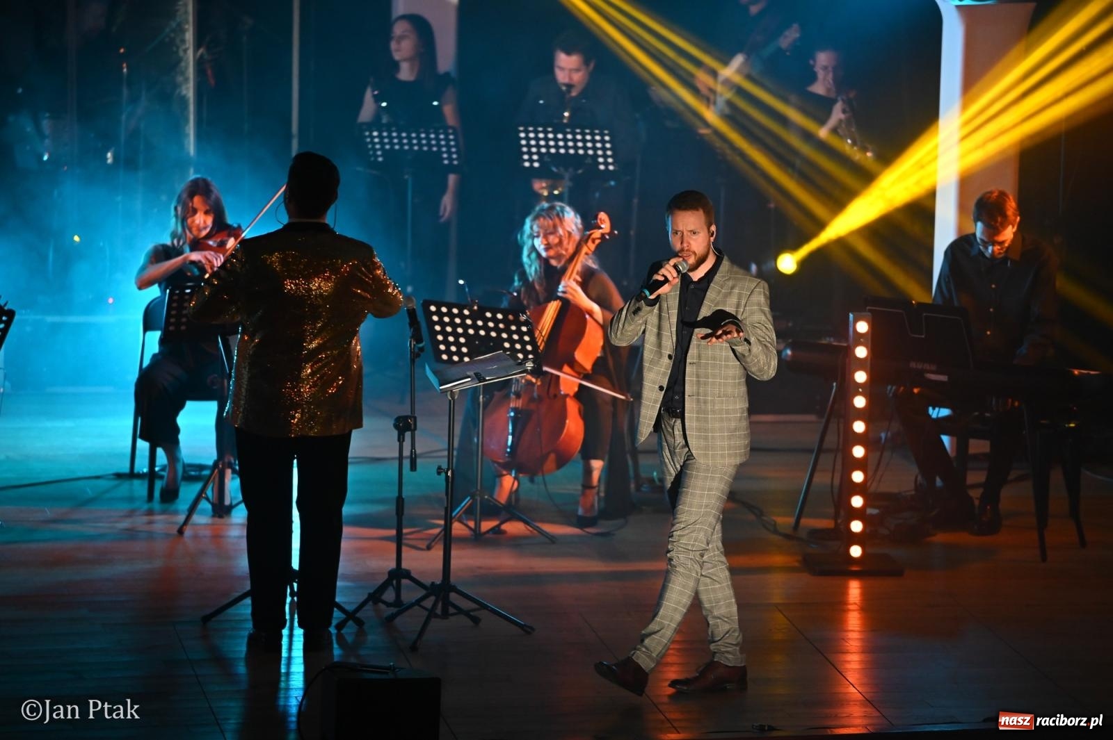 Zdjęcie w galerii na portalu naszraciborz.pl: Jedyny taki koncert w Polsce porwał publiczność w Raciborskim Centrum Kultury [FOTO i WIDEO] wiadomości z regionu