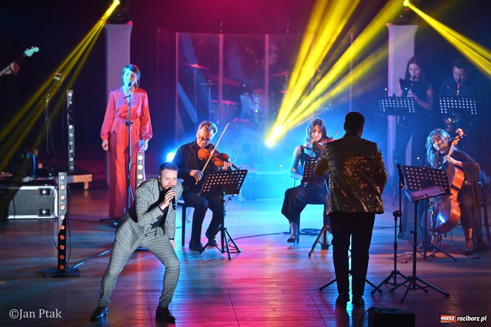 Zdjęcie w galerii na portalu naszraciborz.pl: Jedyny taki koncert w Polsce porwał publiczność w Raciborskim Centrum Kultury [FOTO i WIDEO] wiadomości z regionu